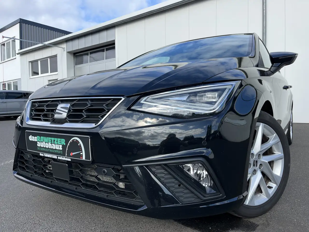 SEAT Ibiza 1.0 TSI FR 94€ m.20% Anz. Navi LED RFK SHZ Clima — photo 1 of 15