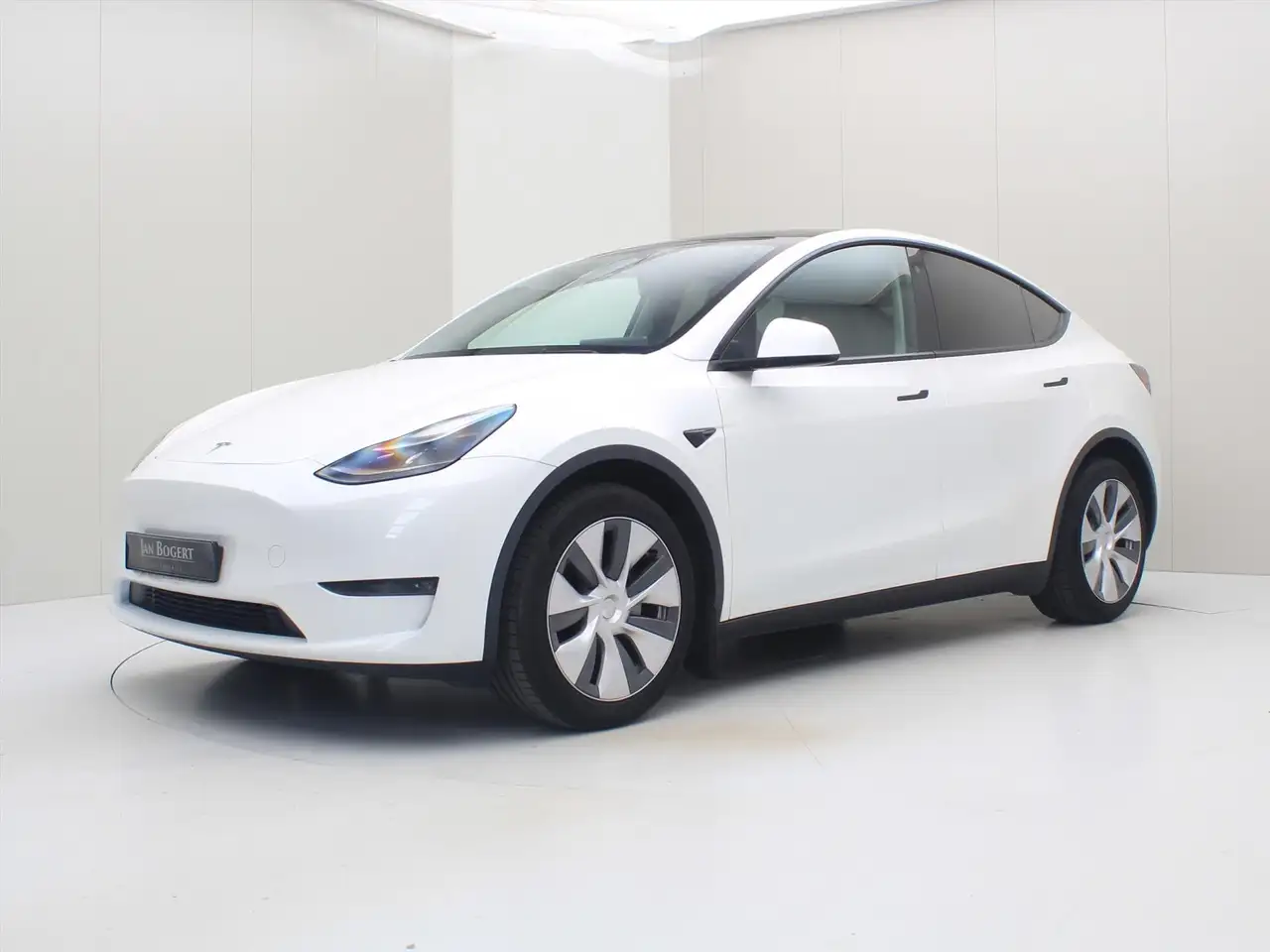 Tesla Model Y Long Range AWD 75kWh 351pk 91.8% SoH [ AMD RYZEN+A — photo 1 of 39