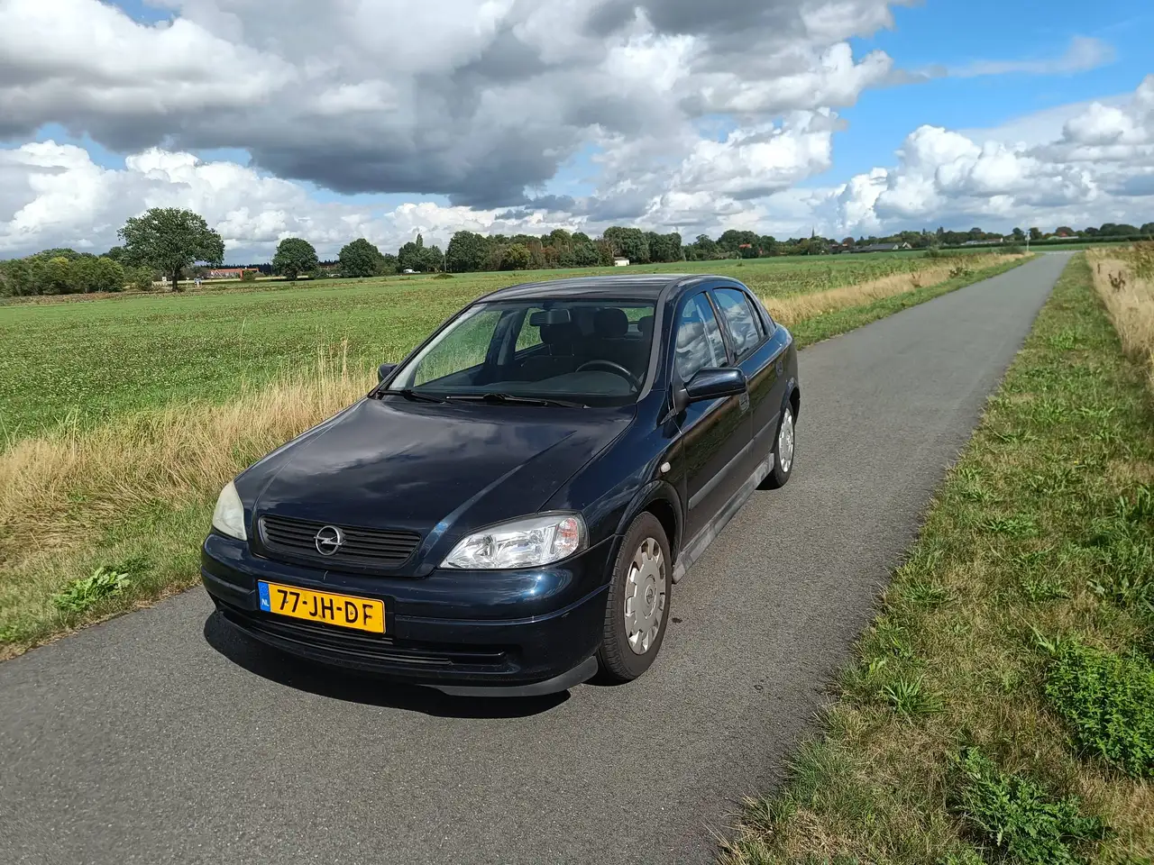 Opel Astra Astra 1.6-16V Edition — photo 1 of 15