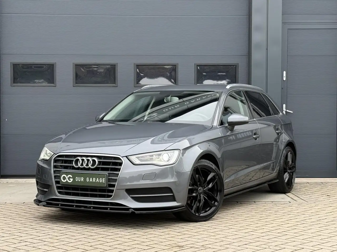 Audi A3 Sportback 1.8 TFSI Ambition Pro Line — photo 1 of 21
