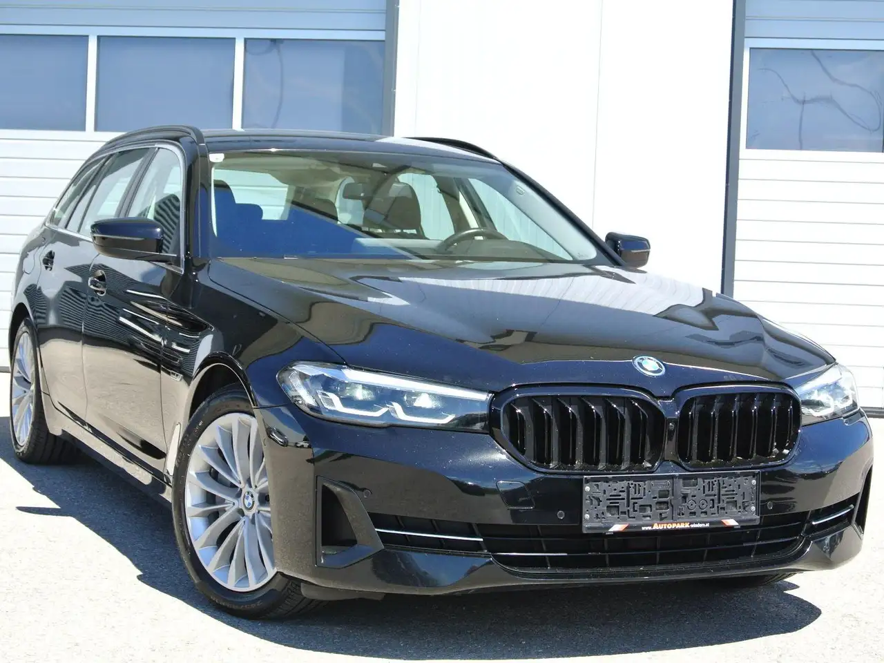 BMW 530 e xdrive touring Aut. * Live-Cockpit * 1. BESITZ — photo 1 of 13