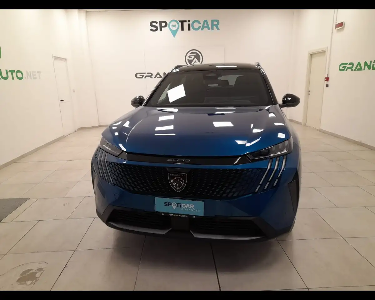 Peugeot 5008 III 2024 1.2 hybrid Allure 145cv 7p.ti e-dcs6 — photo 1 of 15