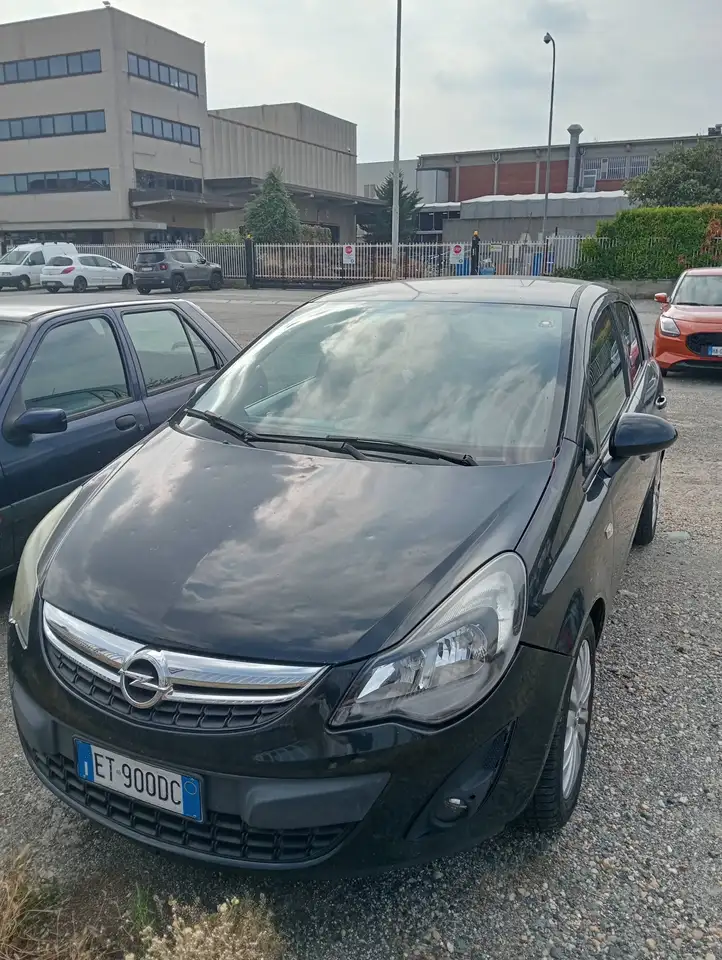 Opel Corsa 2013 — photo 1 of 8