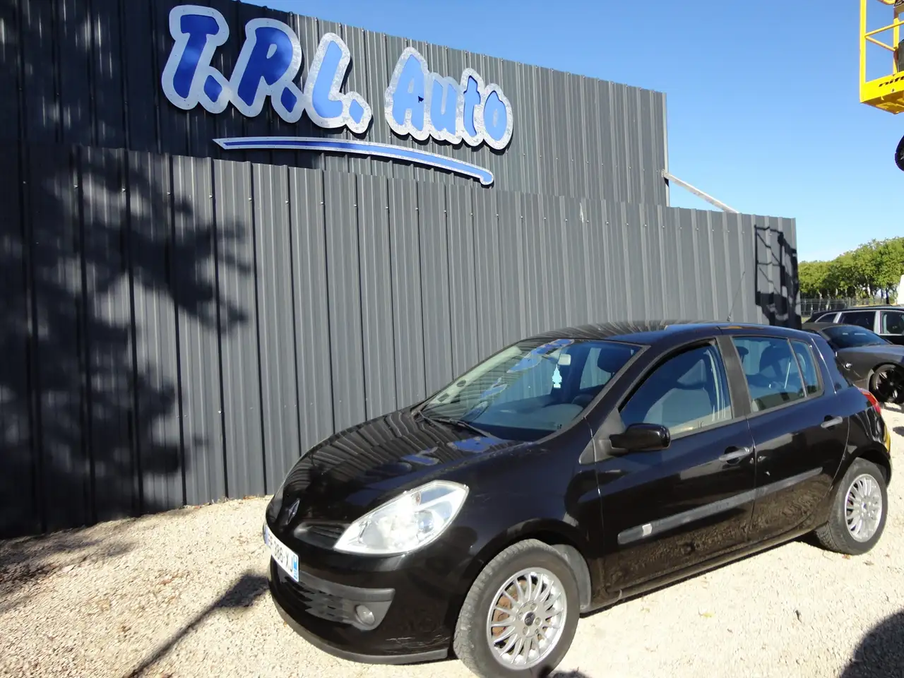 Renault Clio 1.4 16V 98CH PRIVILEGE 5P — photo 1 of 12