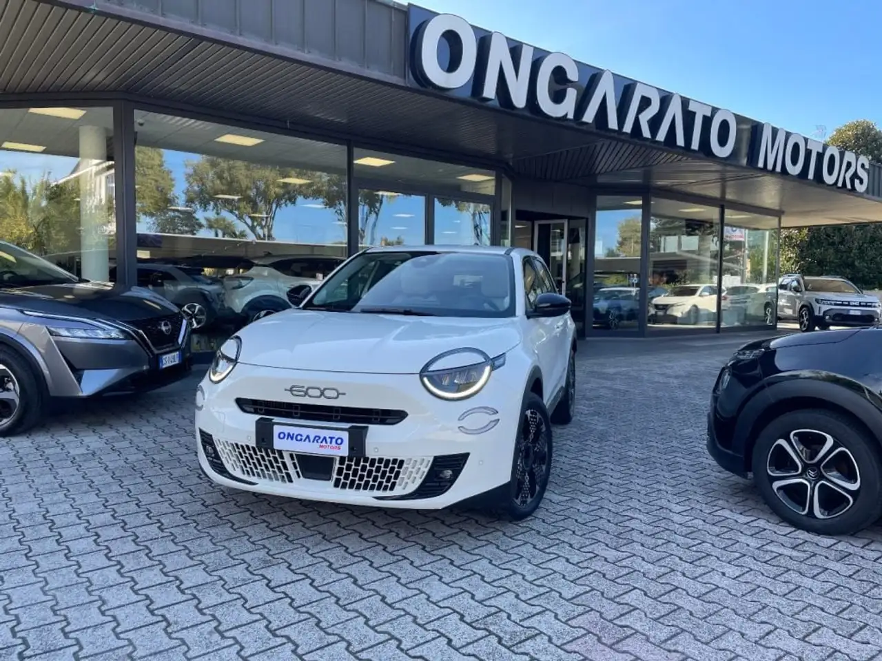 Fiat 600 1.2 Hybrid 110cv La Prima II — photo 1 of 15