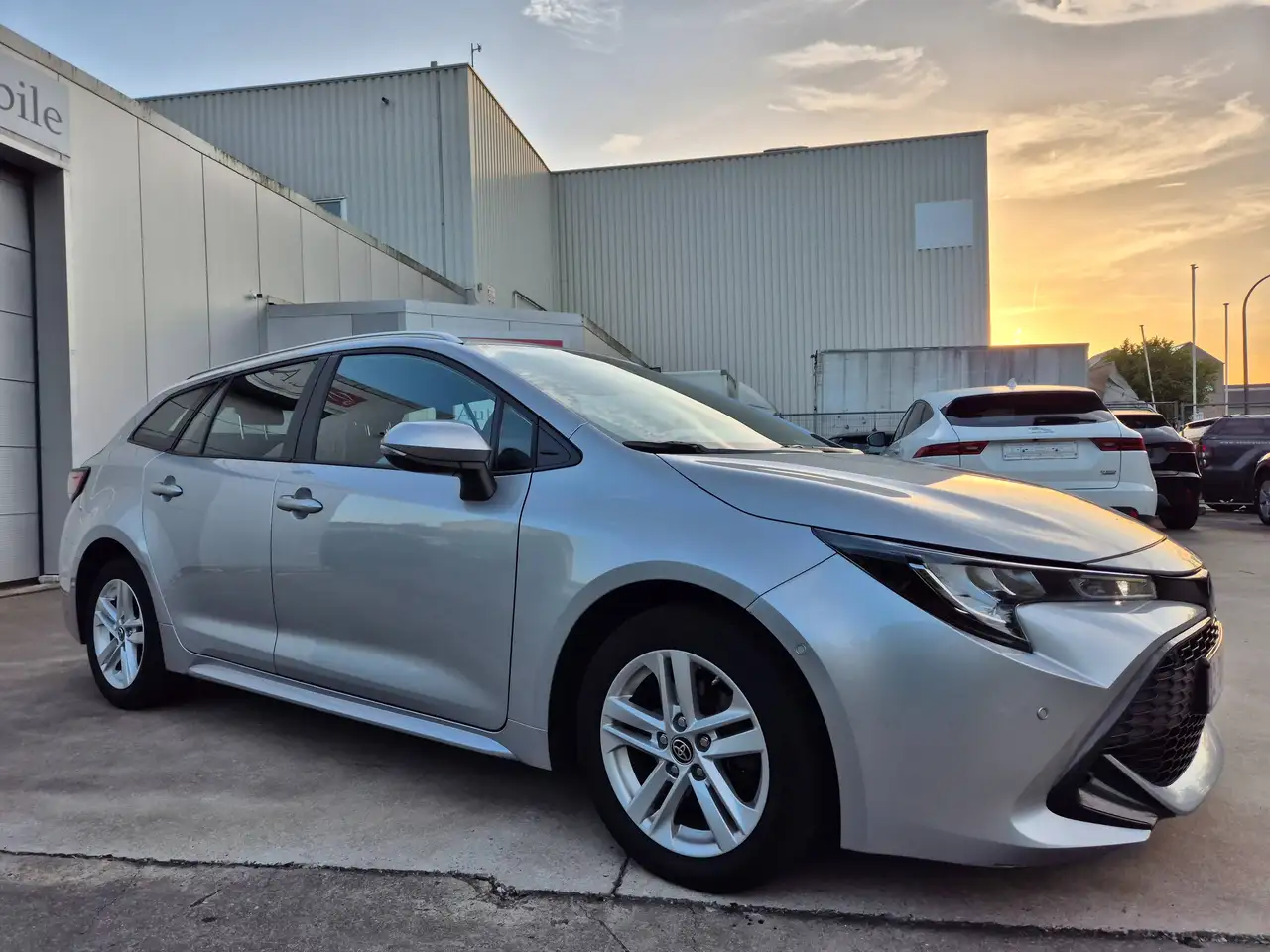 Toyota Corolla SW 1.8i AUTOM. / HEV HYBRID / 83.898 KM !! 2023 !! — photo 1 of 15