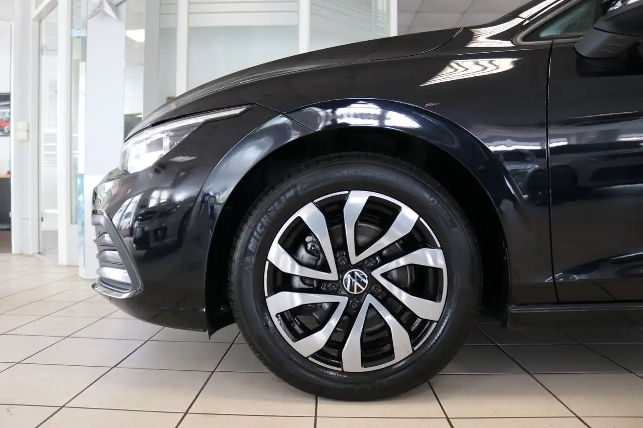 2022 Volkswagen Golf VIII Lim. Active AHK Matrix HUD Pano Kamera, photograph 4