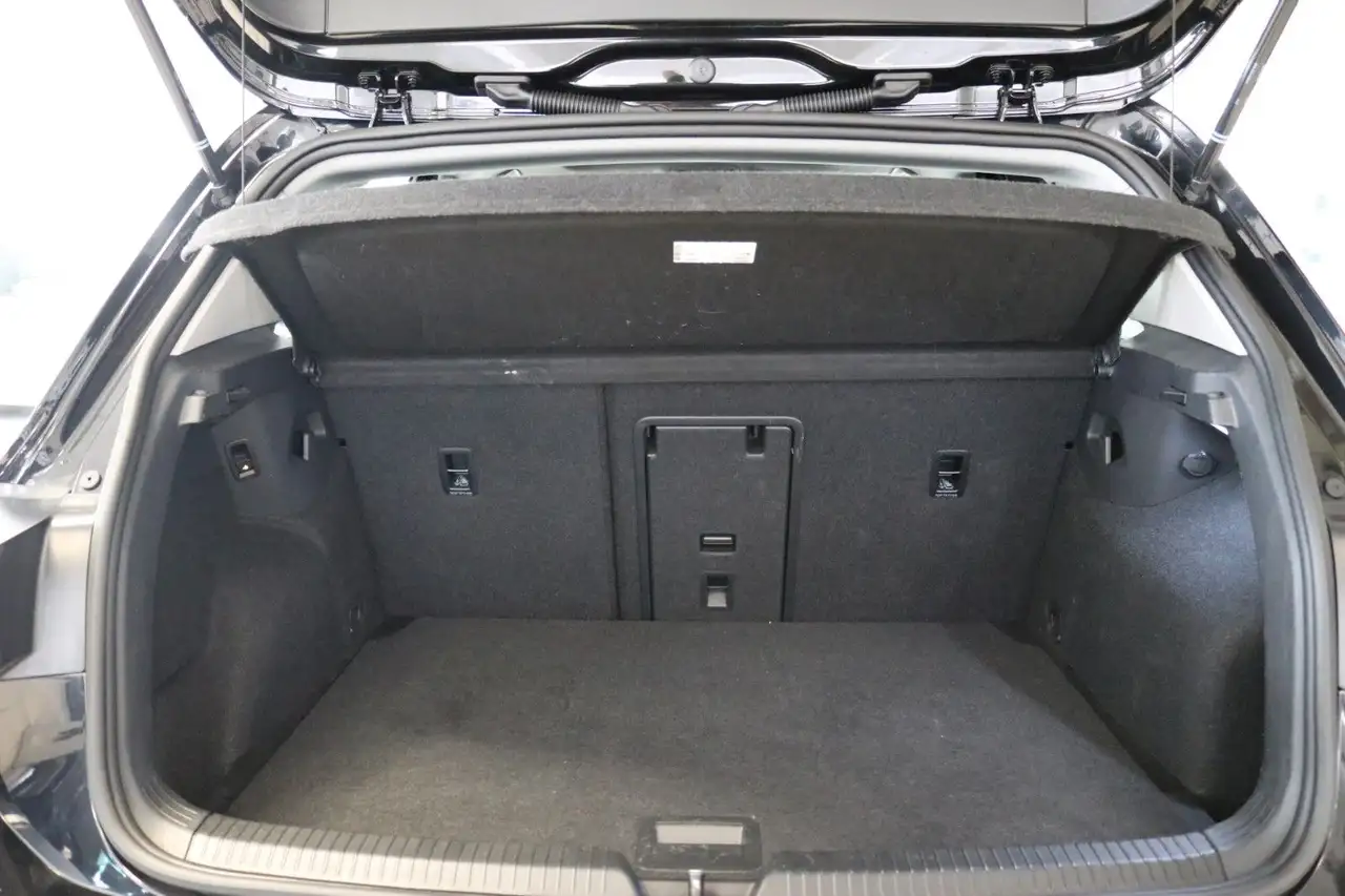 2022 Volkswagen Golf VIII Lim. Active AHK Matrix HUD Pano Kamera, photograph 8