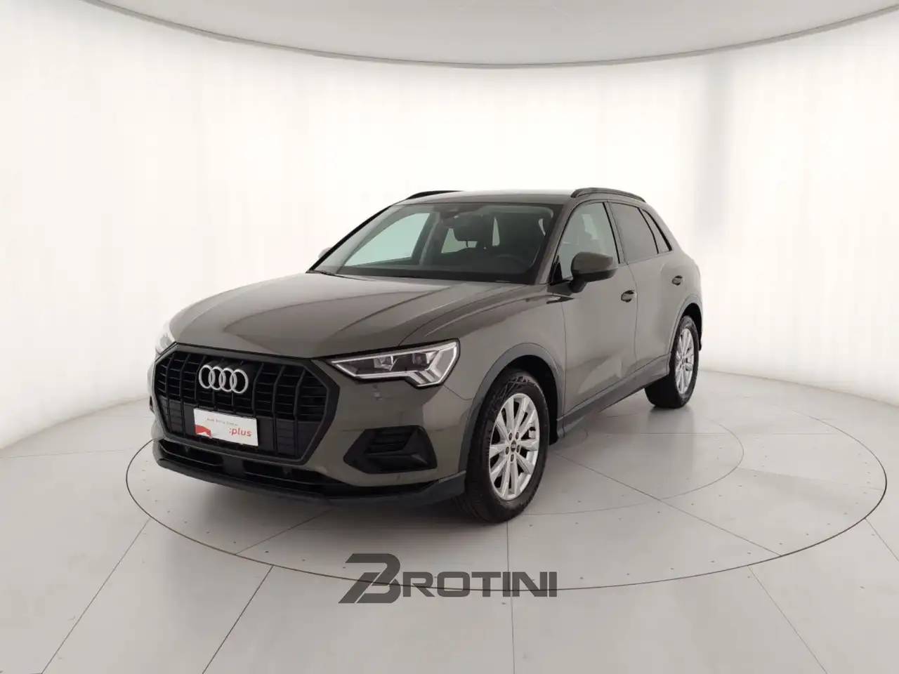 Audi Q3 2.0 35 TDI S Tronic Business Advanced — photo 1 of 15
