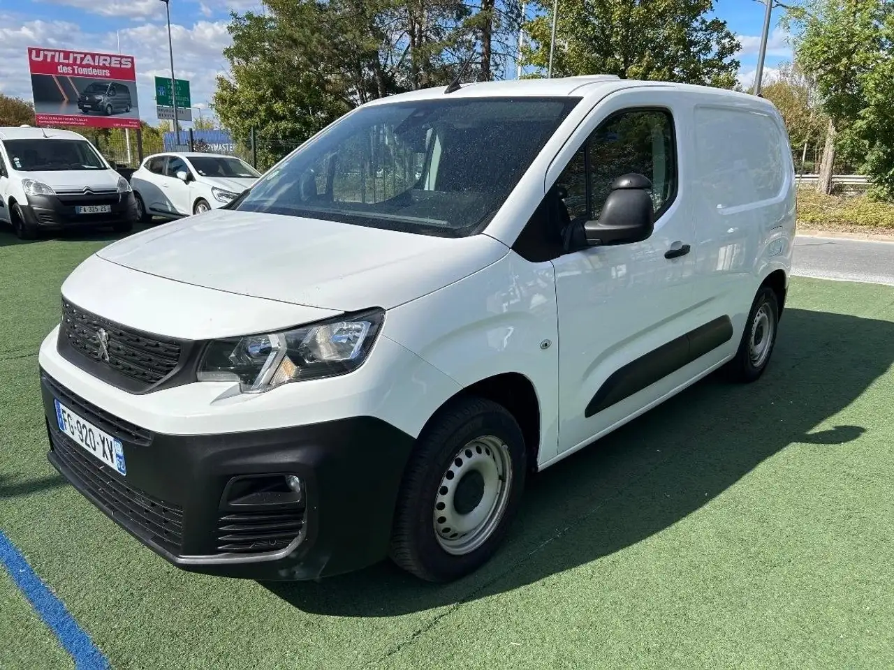 Peugeot Partner Vu (8.325 HT) 1.6 BlueHDi 100 Asphalt 650kg — photo 1 of 25