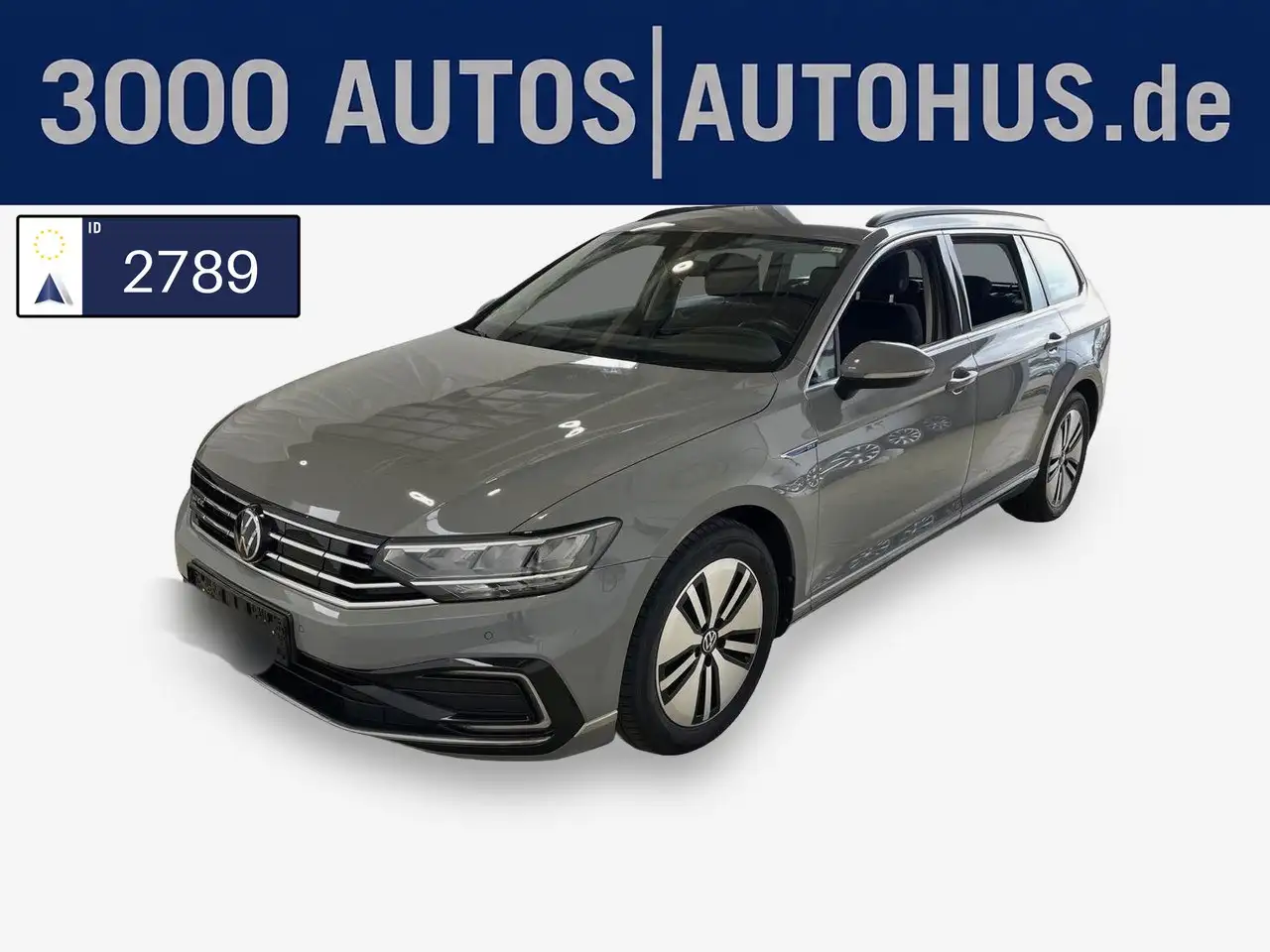 Volkswagen Passat Variant — photo 1 of 15