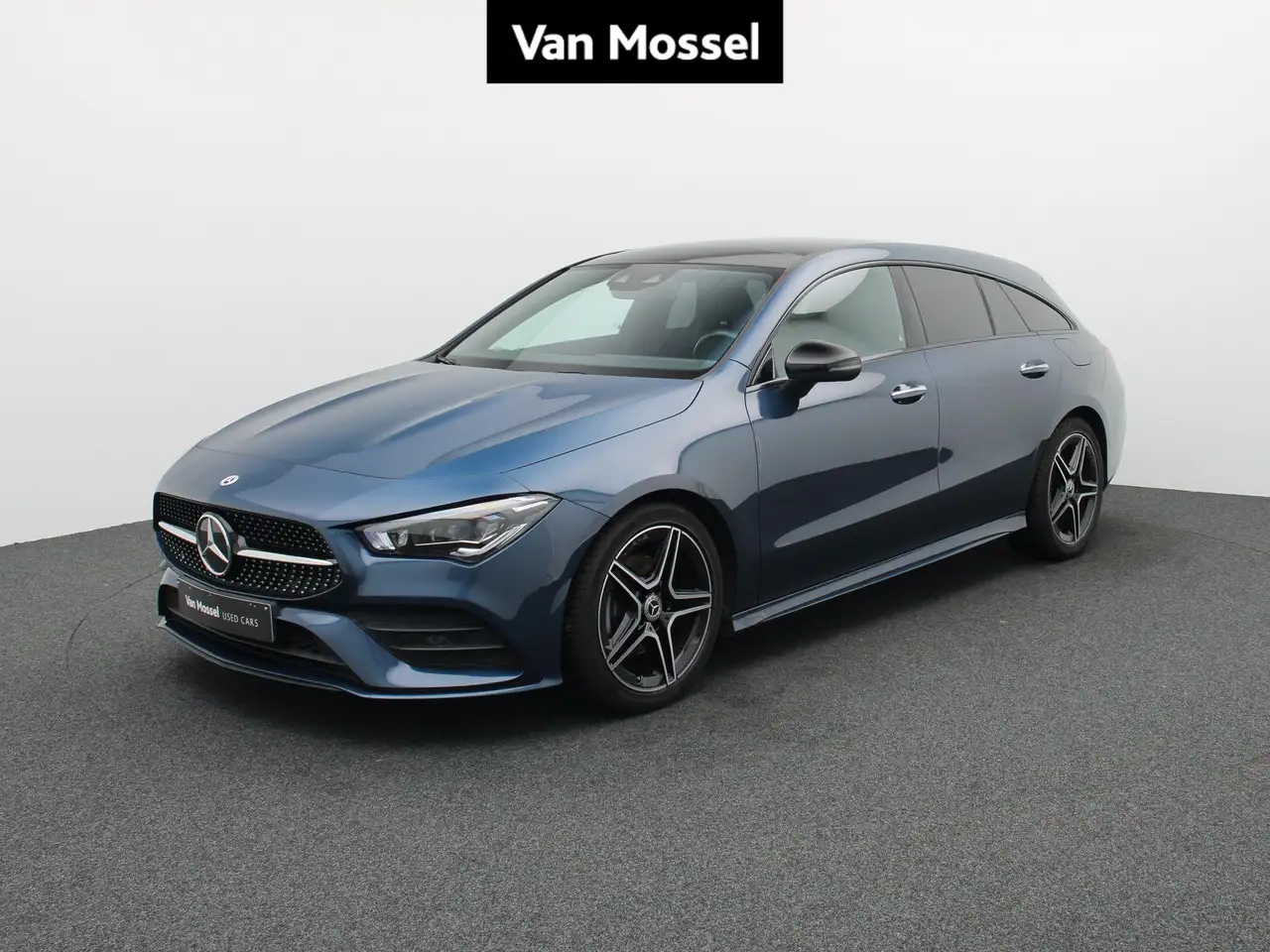 Mercedes-Benz CLA 180 AMG Line Shooting Brake + PANO DAK + MULTIBEAM LED — photo 1 of 15