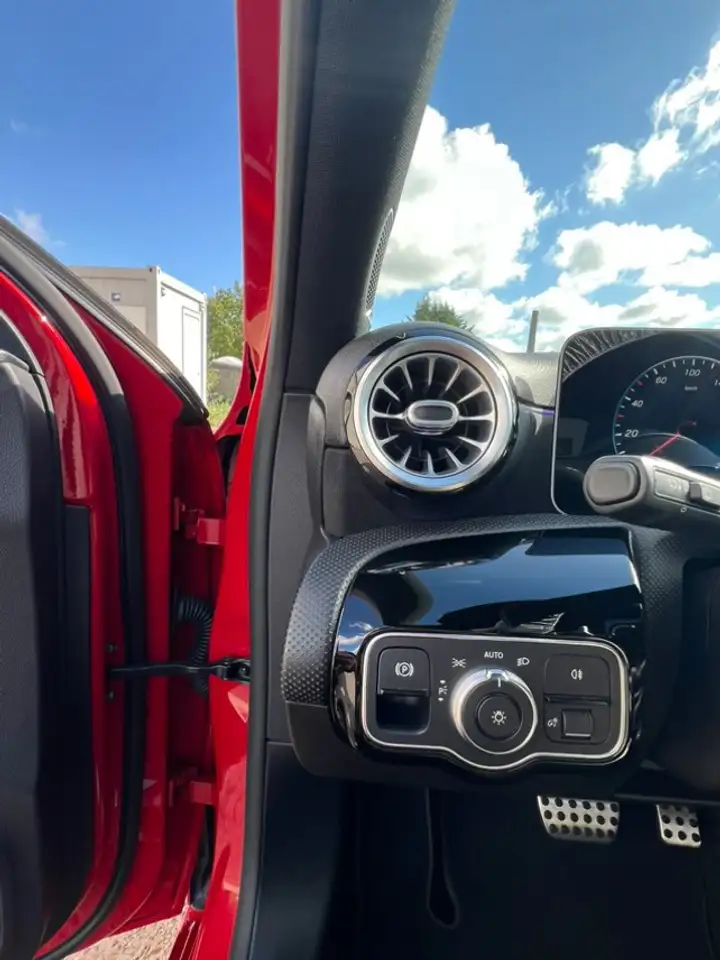 Mercedes-Benz A 220 7G-DCT AMG Line — photo 1 of 12