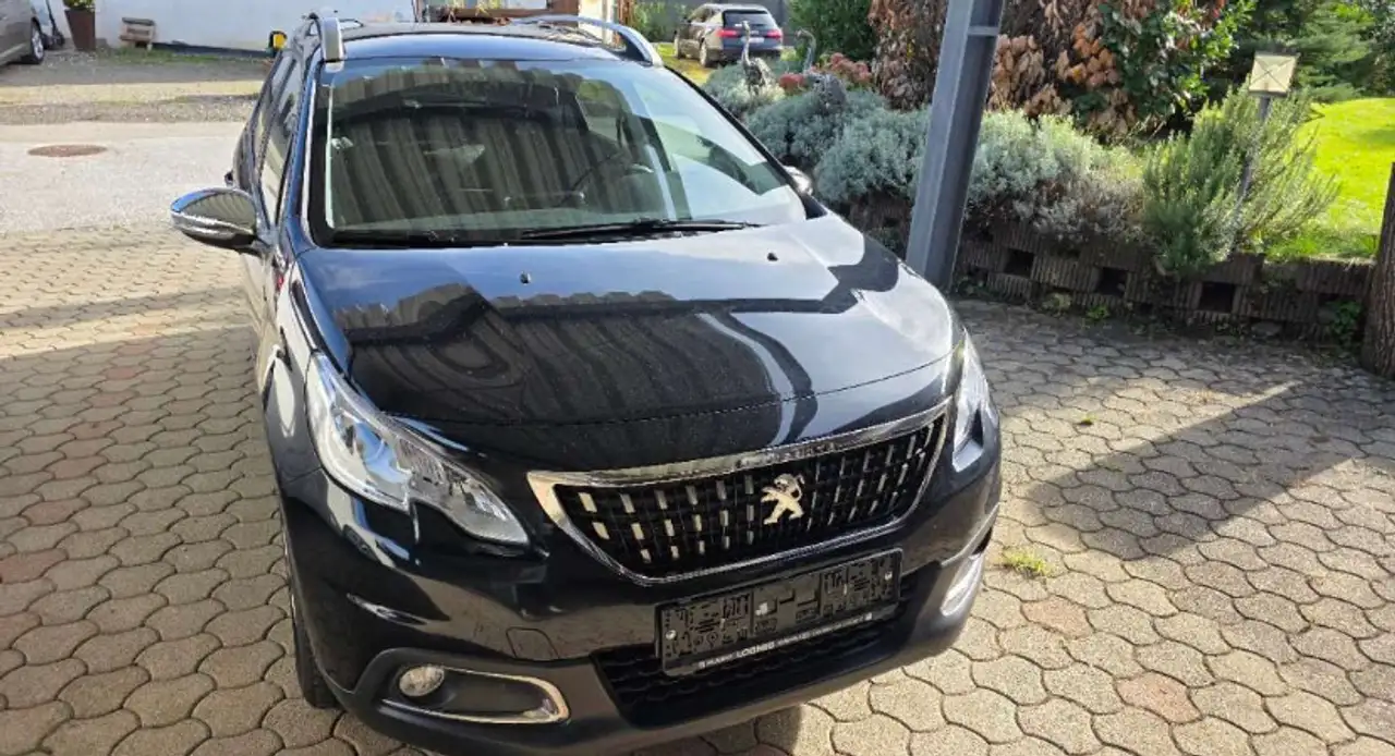 Peugeot 2008 1.6 SUV — photo 1 of 9