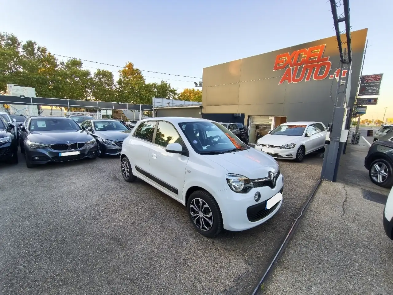 Renault Twingo 1.0 SCe 70 Life — photo 1 of 10