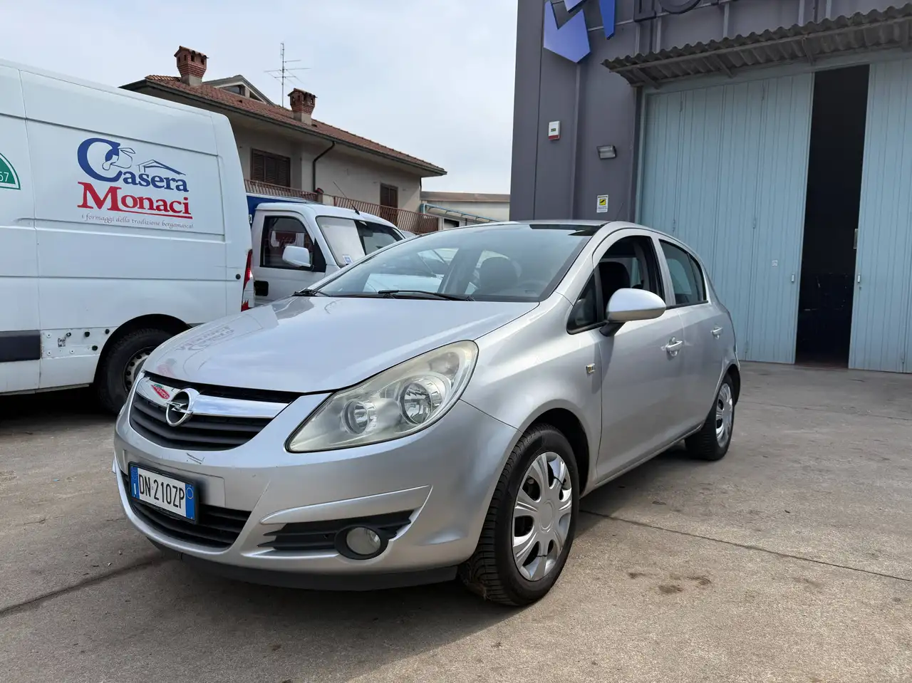 Opel Corsa 1.2 Cosmo/IDEALE PER NEOPATENTATI/140000KM /2008 — photo 1 of 15