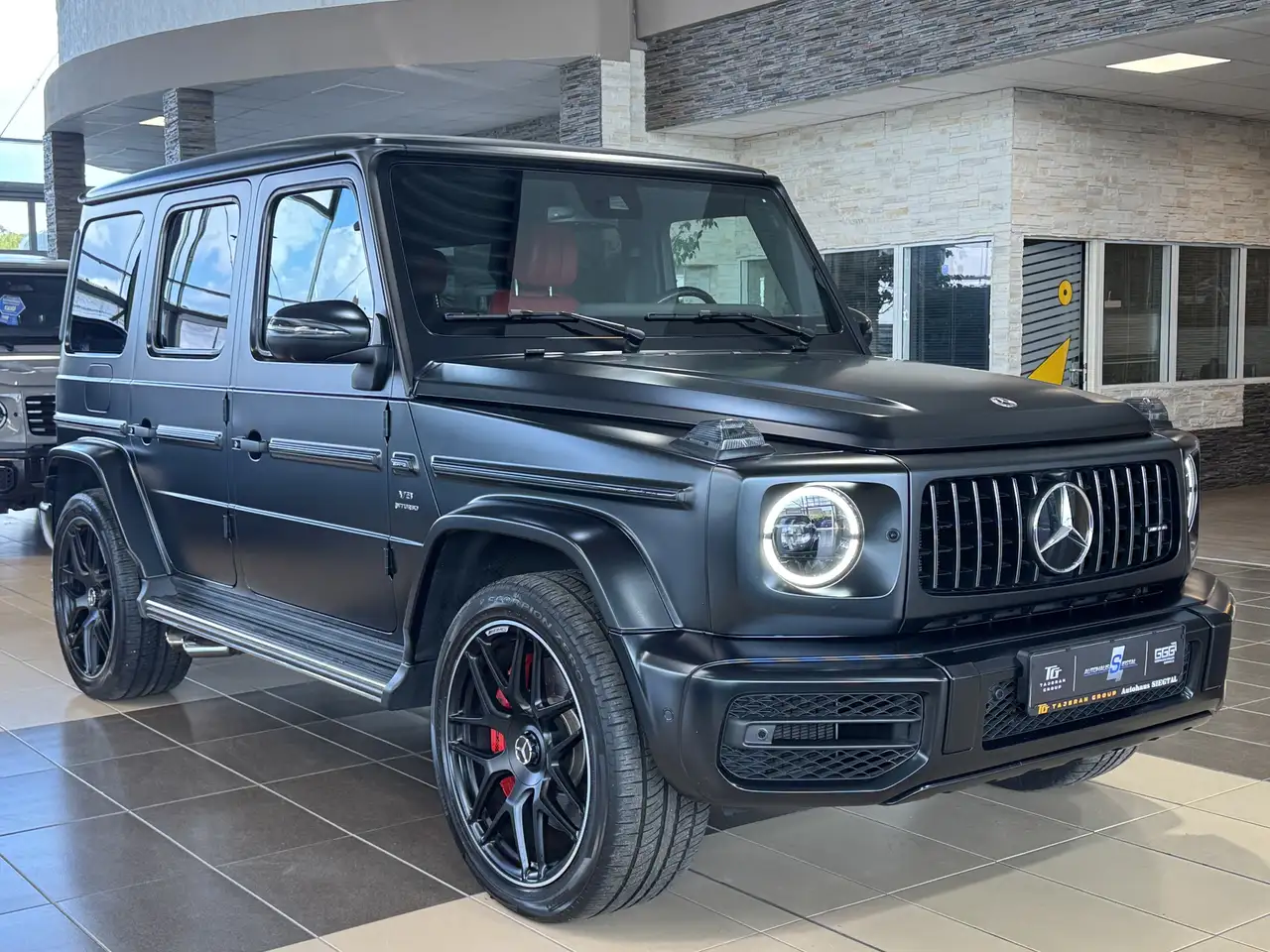 Mercedes-Benz G 63 AMG Night-Magno Pano ACC Exclusive Carbon — photo 1 of 33