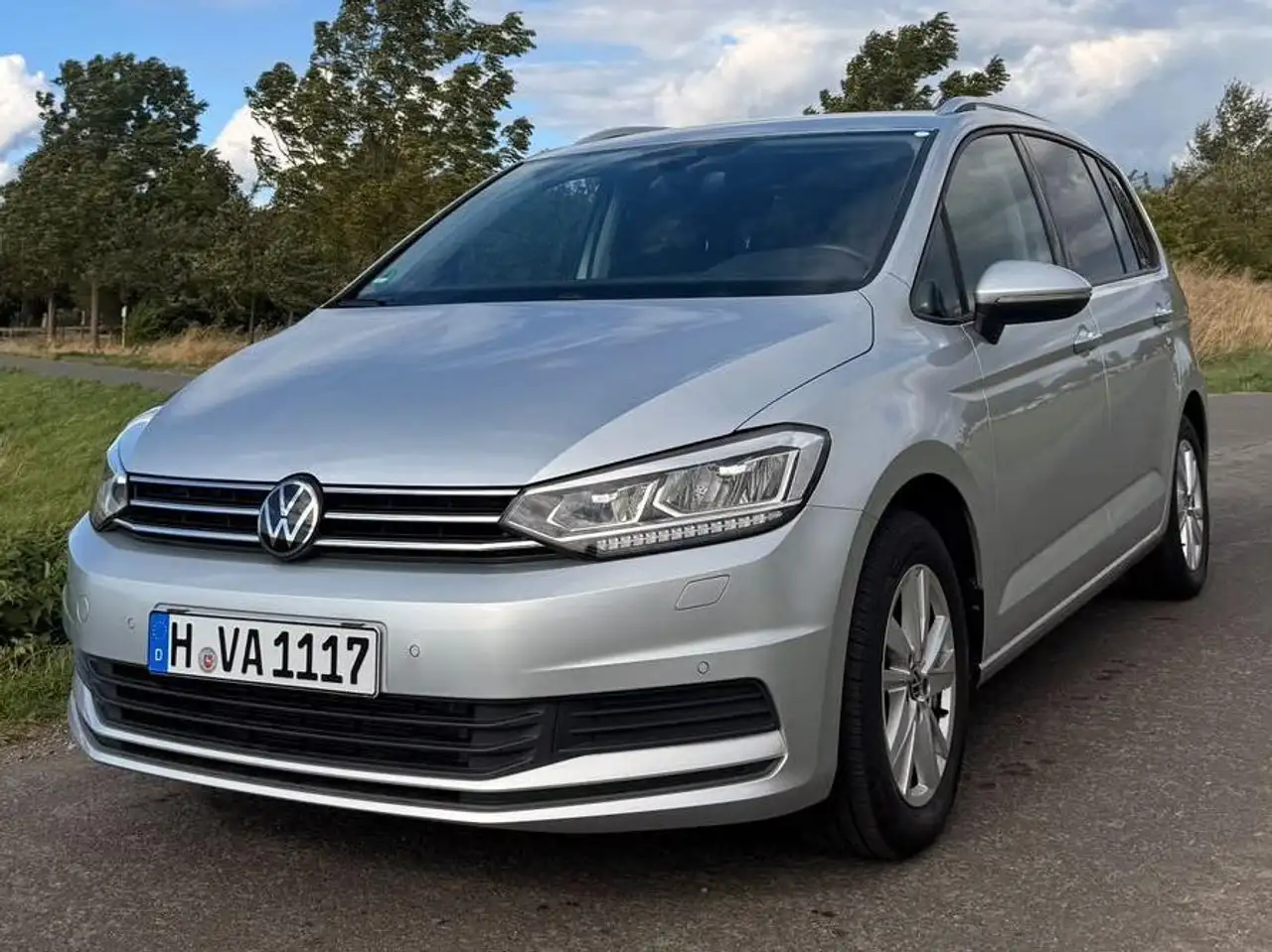 Volkswagen Touran VW Touran 2.0 TDI DSG 150 PS | 7-Sitzer | Massage | Kamera | TÜV — photo 1 of 15