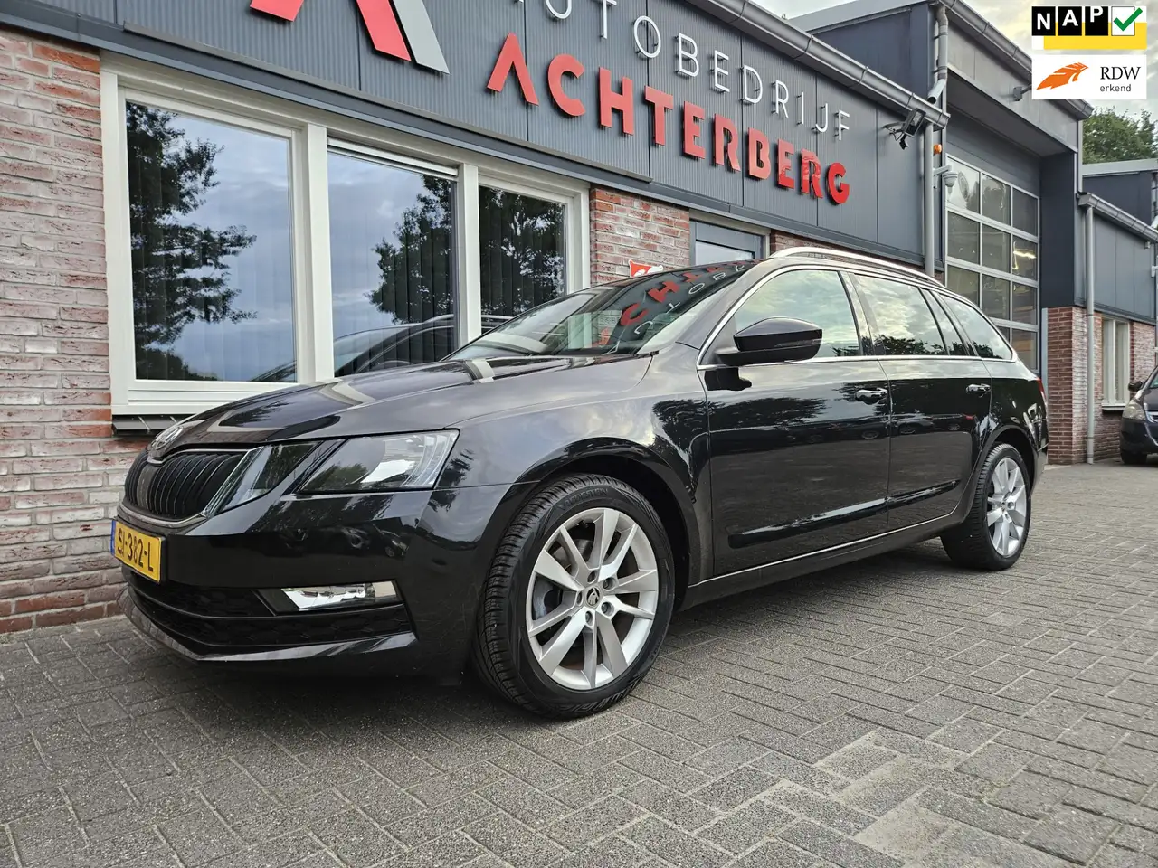 Skoda Octavia Combi 1.0 TSI Trekhaak! Carplay! Airco/Clima! Navi — photo 1 of 39