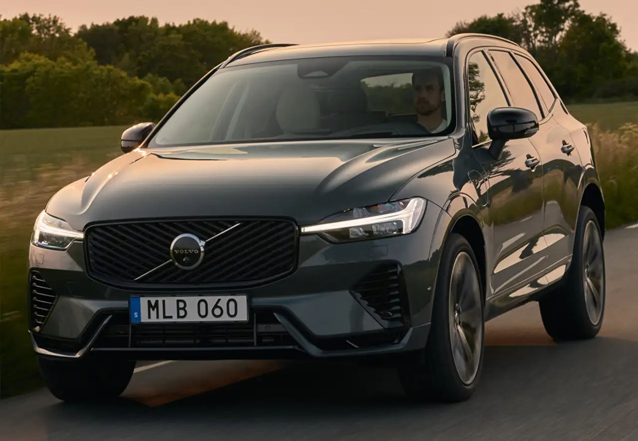 Volvo XC60 B4 Momentum Pro FWD Aut. — photo 1 of 24
