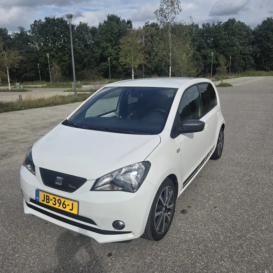 SEAT Mii 1.0 FR Connect — photo 1 of 20