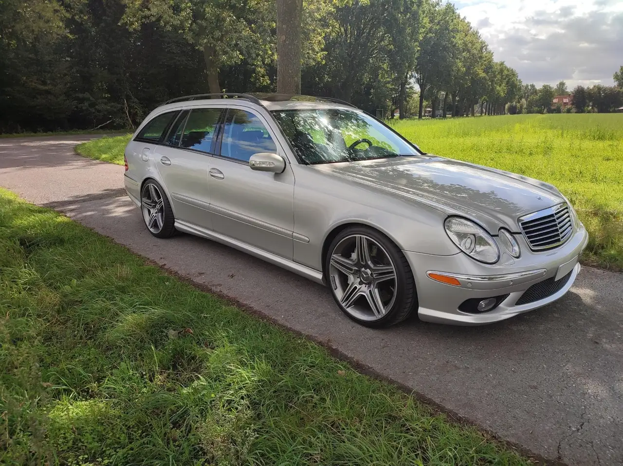 Mercedes-Benz E 55 AMG Designo AMG — photo 1 of 14