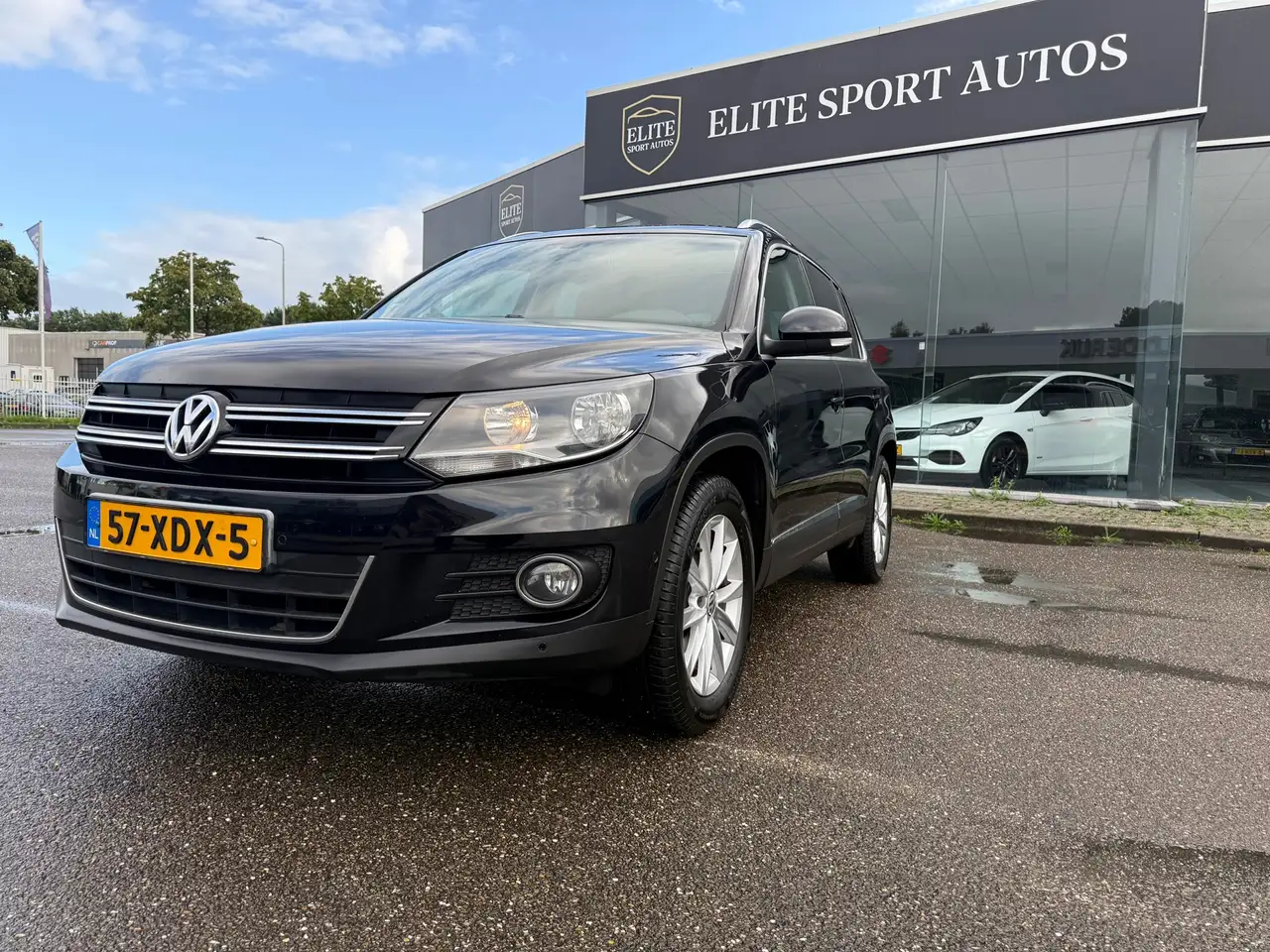 Volkswagen Tiguan 1.4 TSI Sport&Style I Pano I Verwarmde voorstoelen — photo 1 of 40