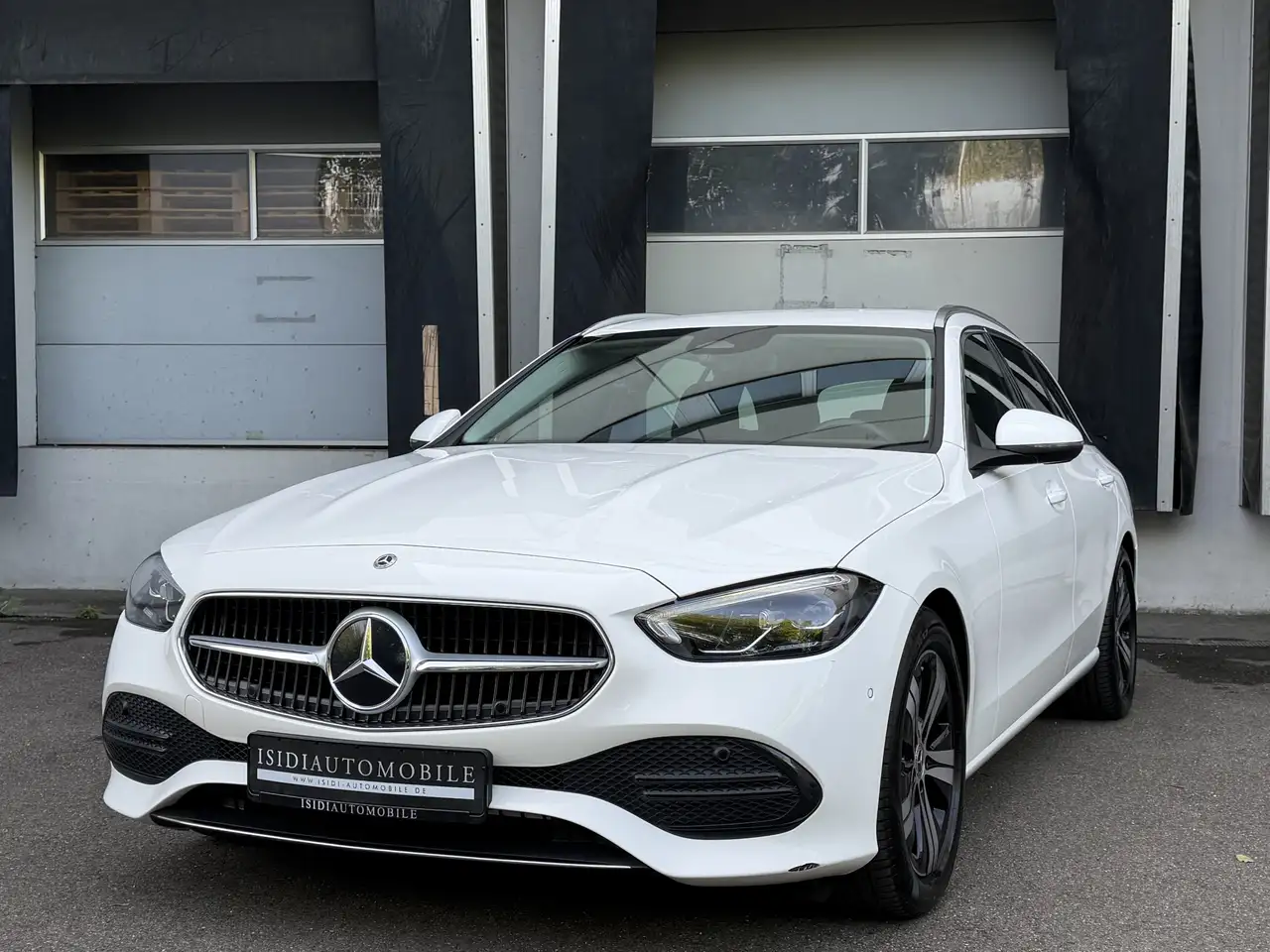 Mercedes-Benz C 180 T Avantgarde LED MBUX Rü-Kamera Keyless-Go — photo 1 of 39