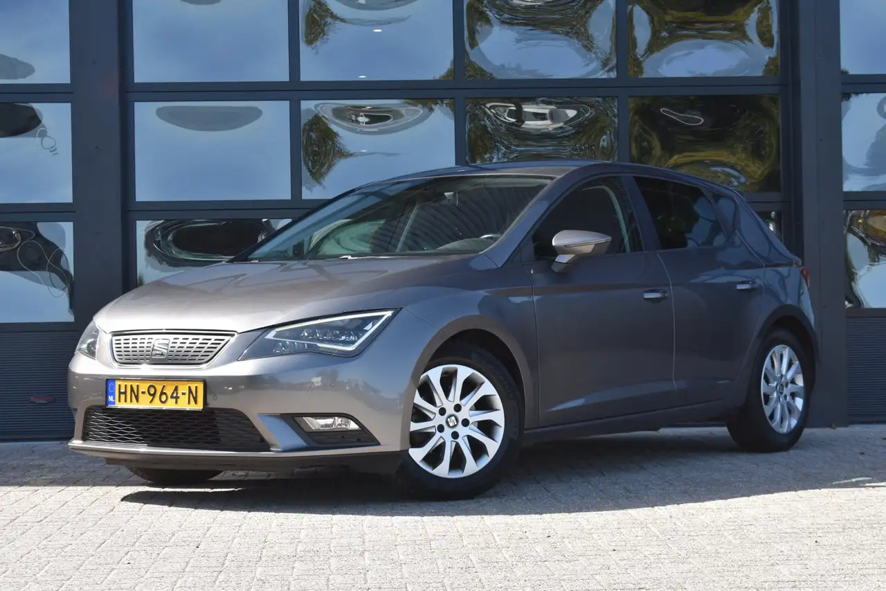 SEAT Leon 1.0 EcoTSI Style Connect '15 LED Clima Cruise Inru — photo 1 of 27
