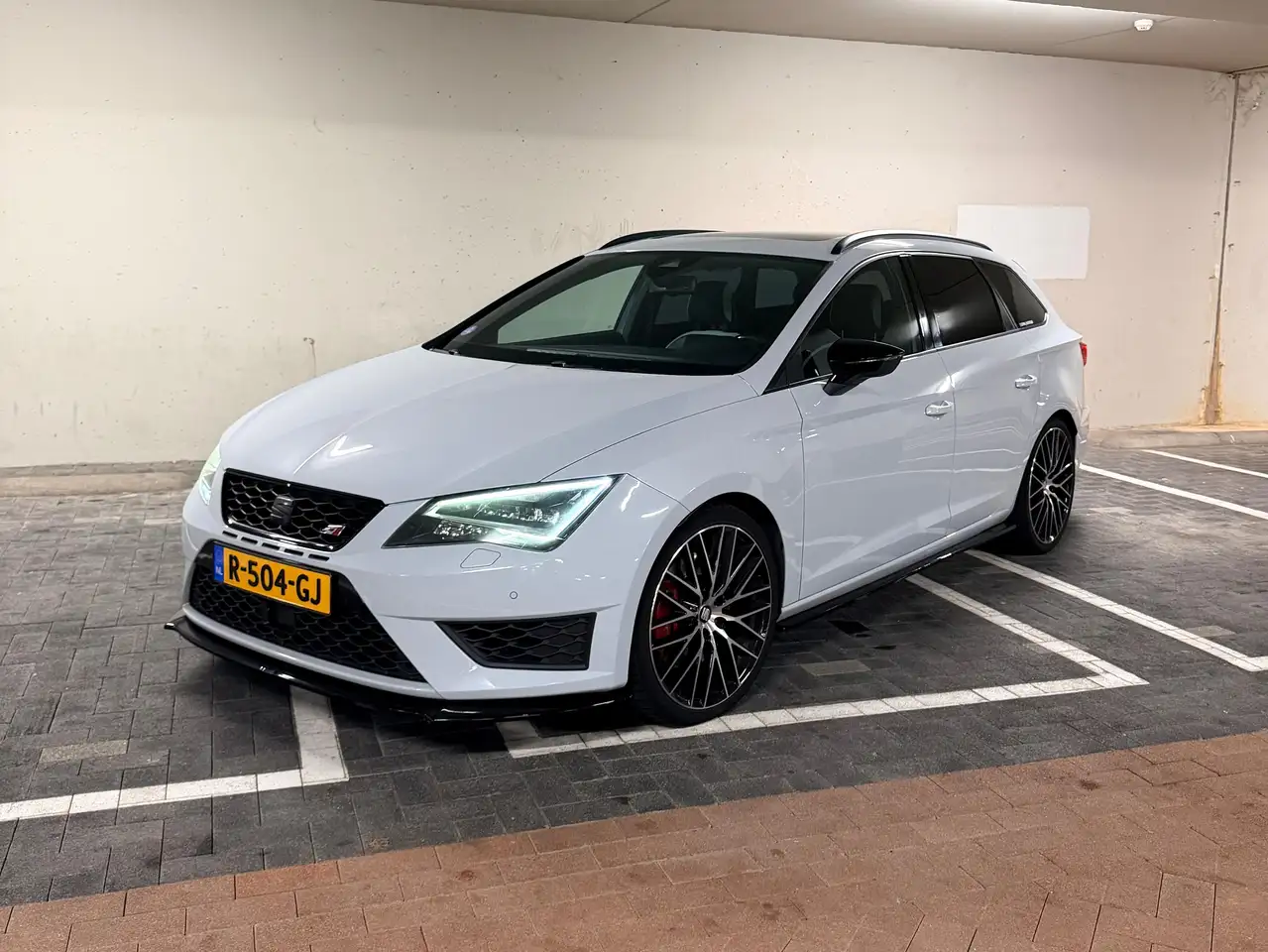 SEAT Leon Leon 2.0 TSI Cupra 280 — photo 1 of 21