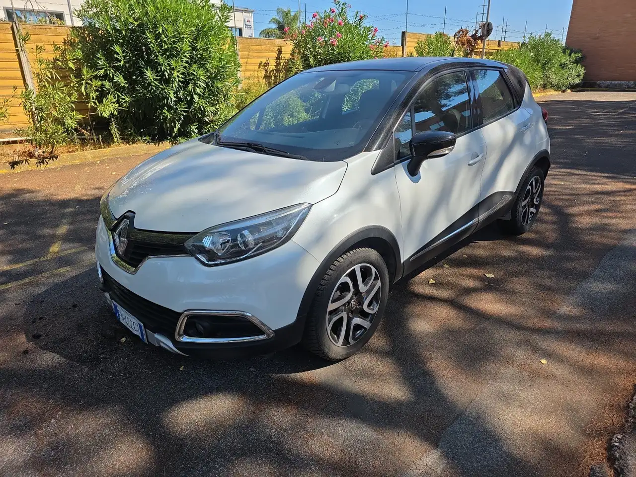 Renault Captur Captur 1.5 dci Intens (energy r-link) 110cv — photo 1 of 20