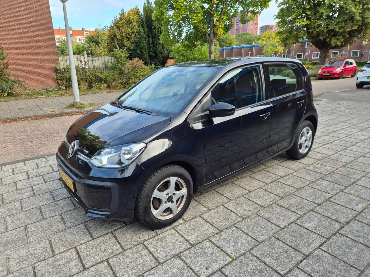 Volkswagen up! 1.0 BMT move up! — photo 1 of 23