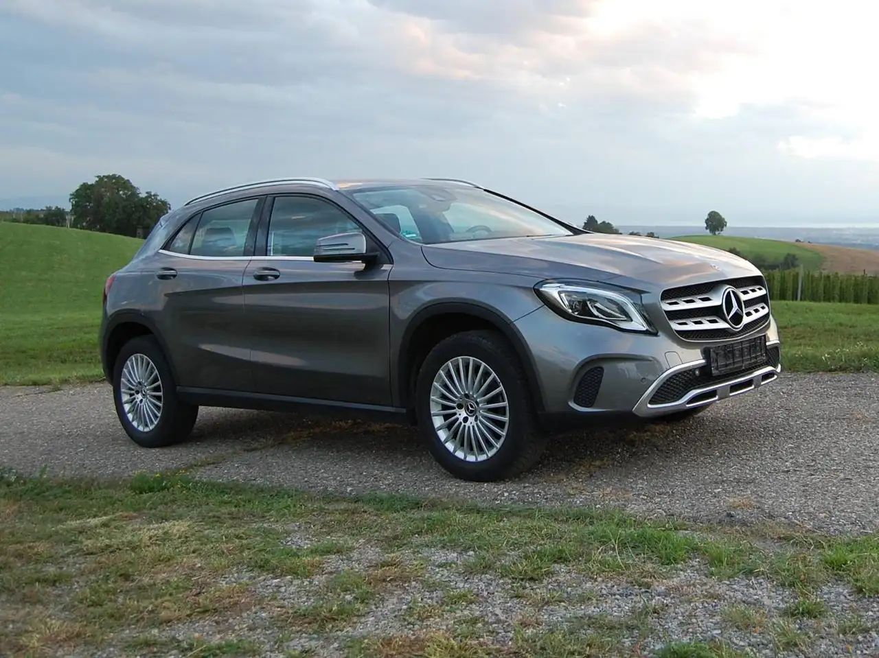 Mercedes-Benz GLA 200 GLA 200 7G-DCT — photo 1 of 17
