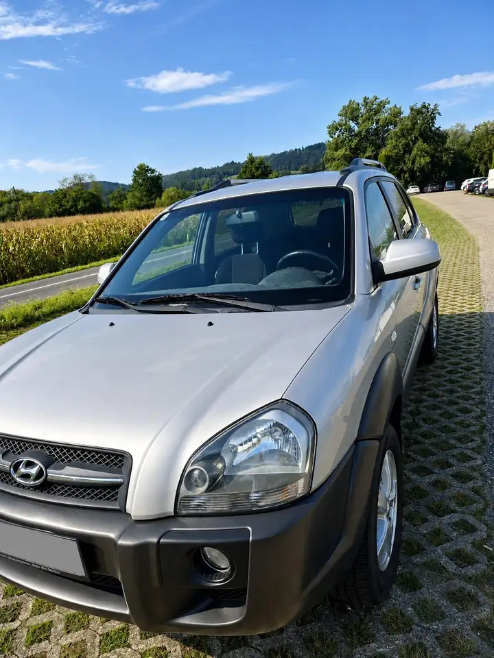 Hyundai TUCSON 2,0 Comfort+ CRDi VGT 4WD DPF — photo 1 of 8