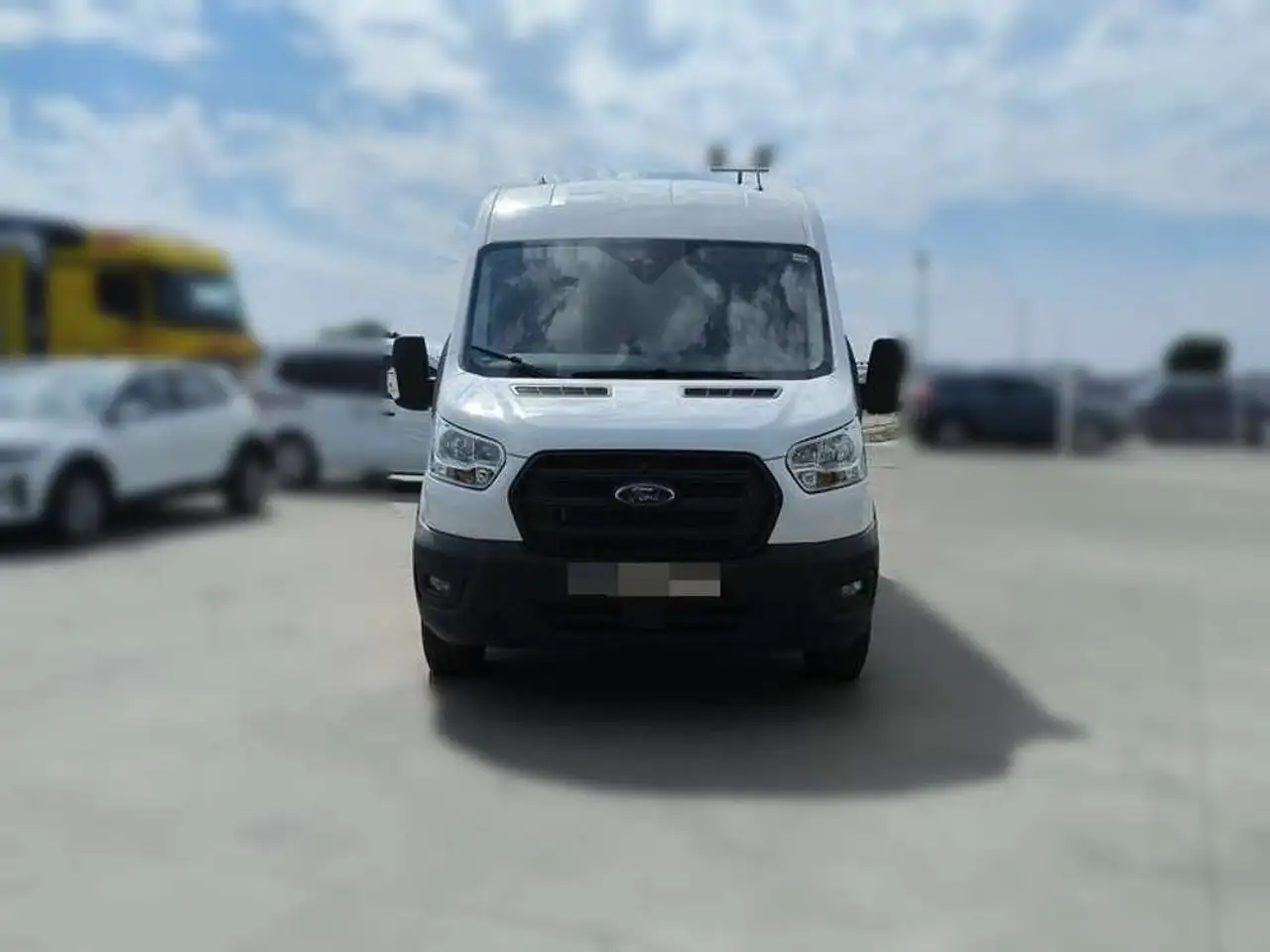Ford Transit L3H2 Trend 131cv — photo 1 of 15