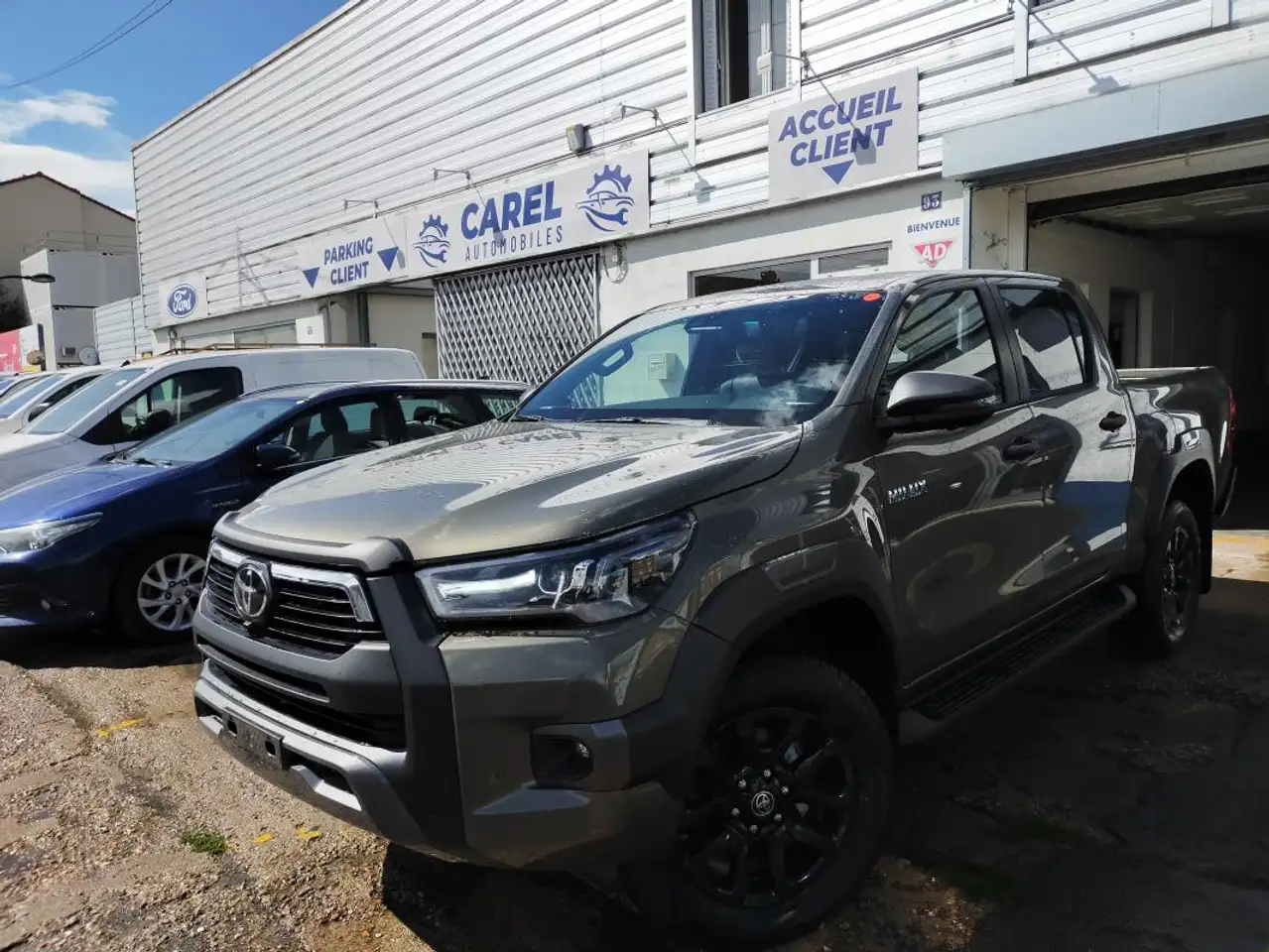 Toyota Hilux IV 4WD 2.8 D-4D 204 DOUBLE CABINE INVINCIBLE — photo 1 of 9