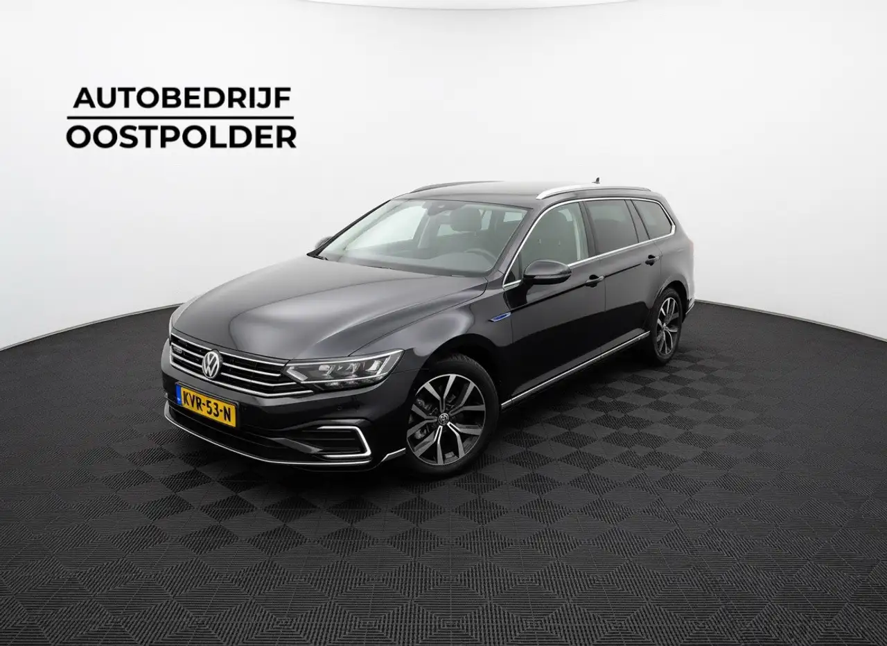 Volkswagen Passat Variant 1.4 TSI PHEV GTE Business — photo 1 of 28