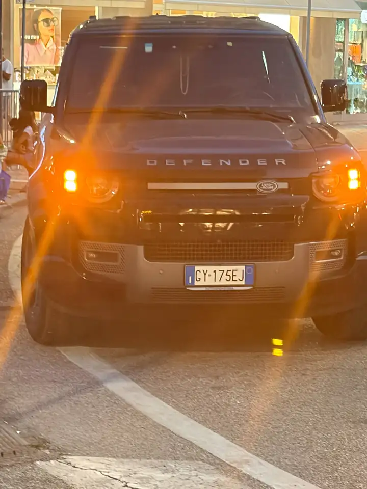 Land Rover Defender Defender 110 N1 X-Dynamic IVA/Subentro — photo 1 of 5