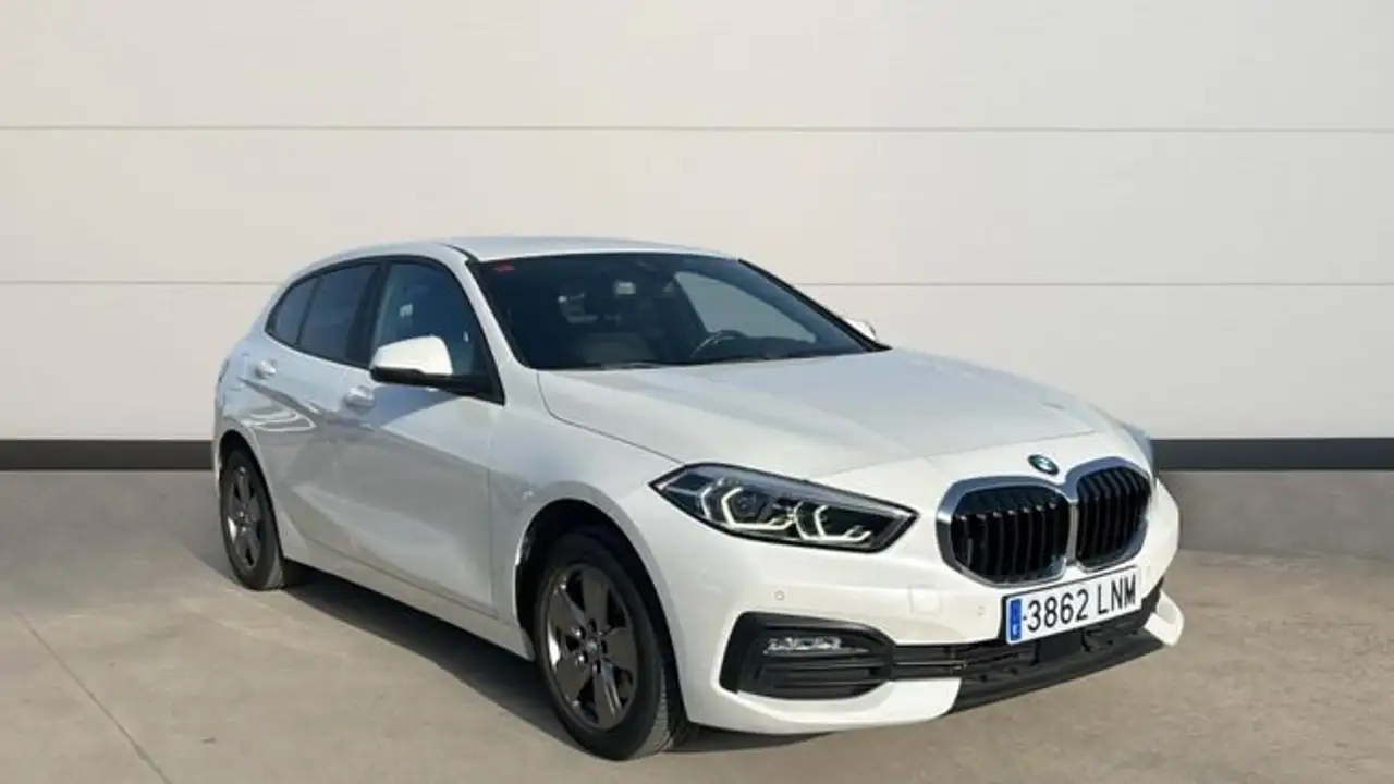 BMW 116 1.5 116D 5P — photo 1 of 25