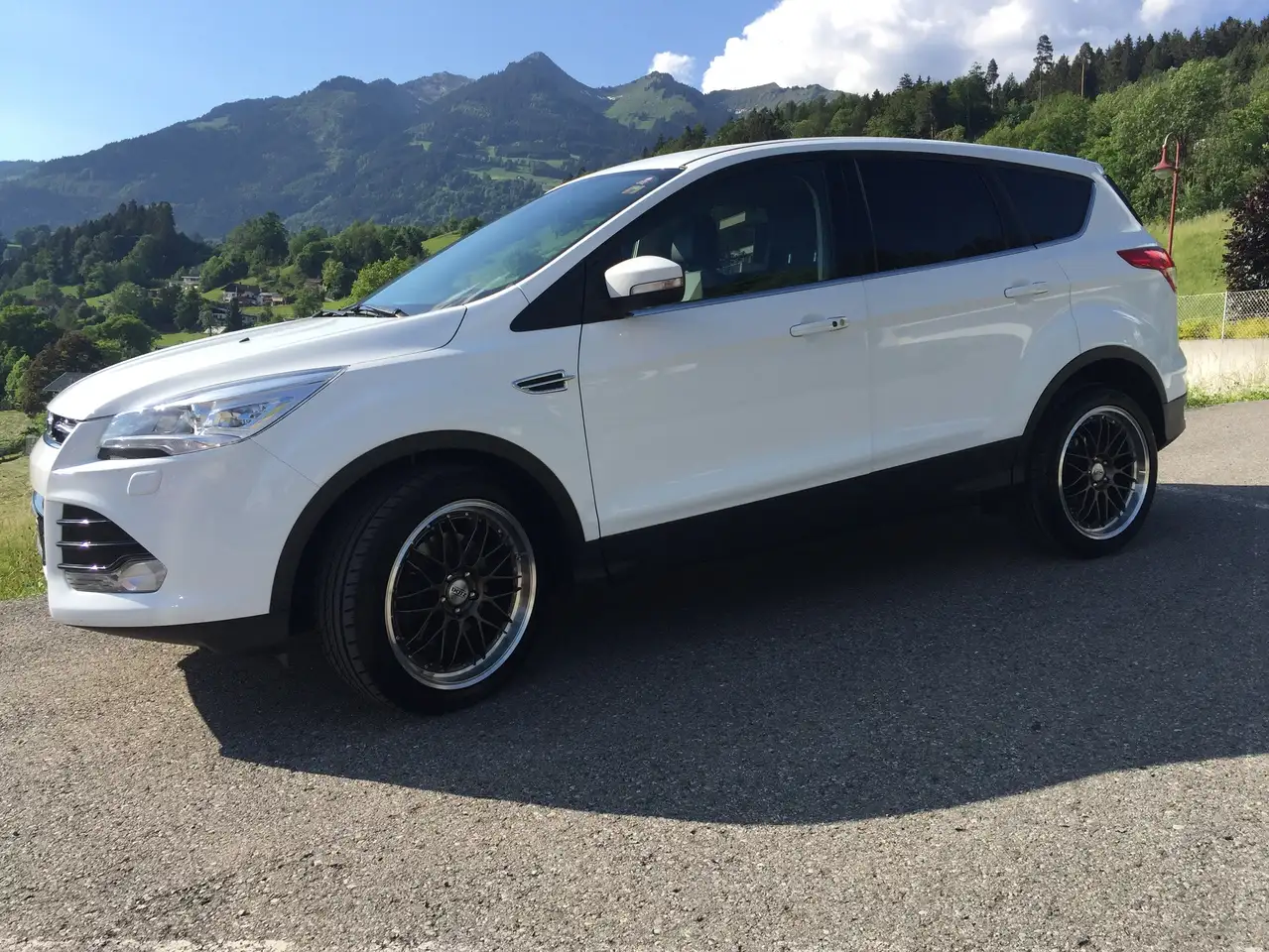 Ford Kuga 2,0 TDCi Titanium — photo 1 of 5
