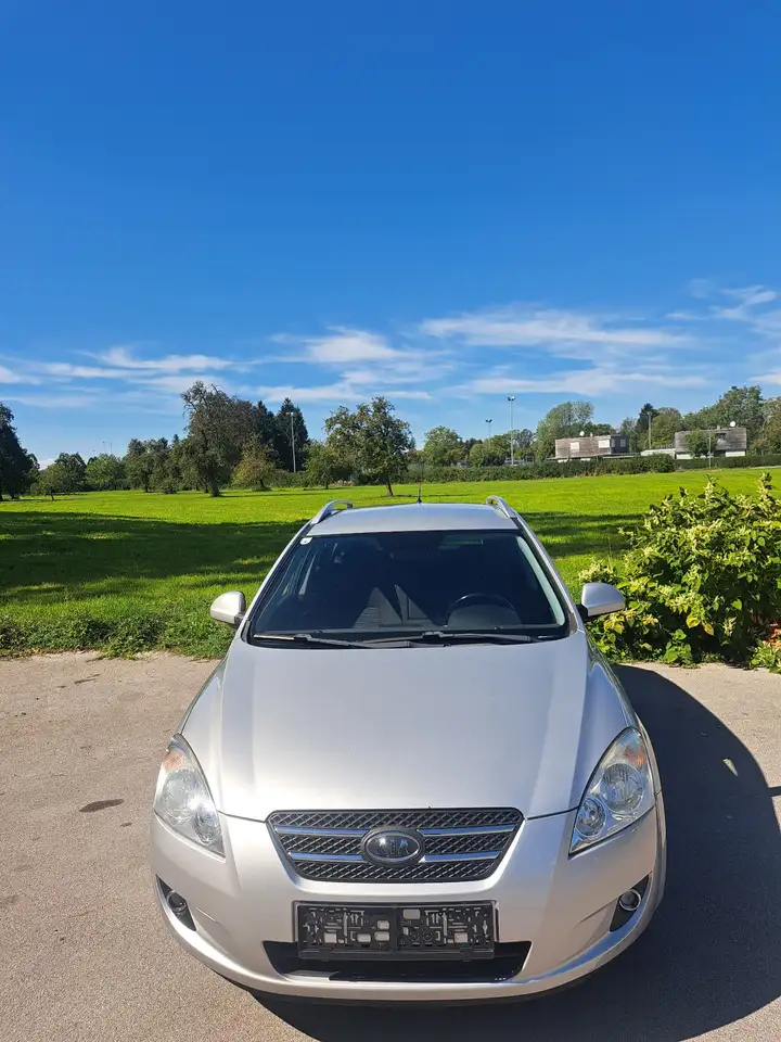 Kia Ceed / cee'd 1,6 CRDi — photo 1 of 11