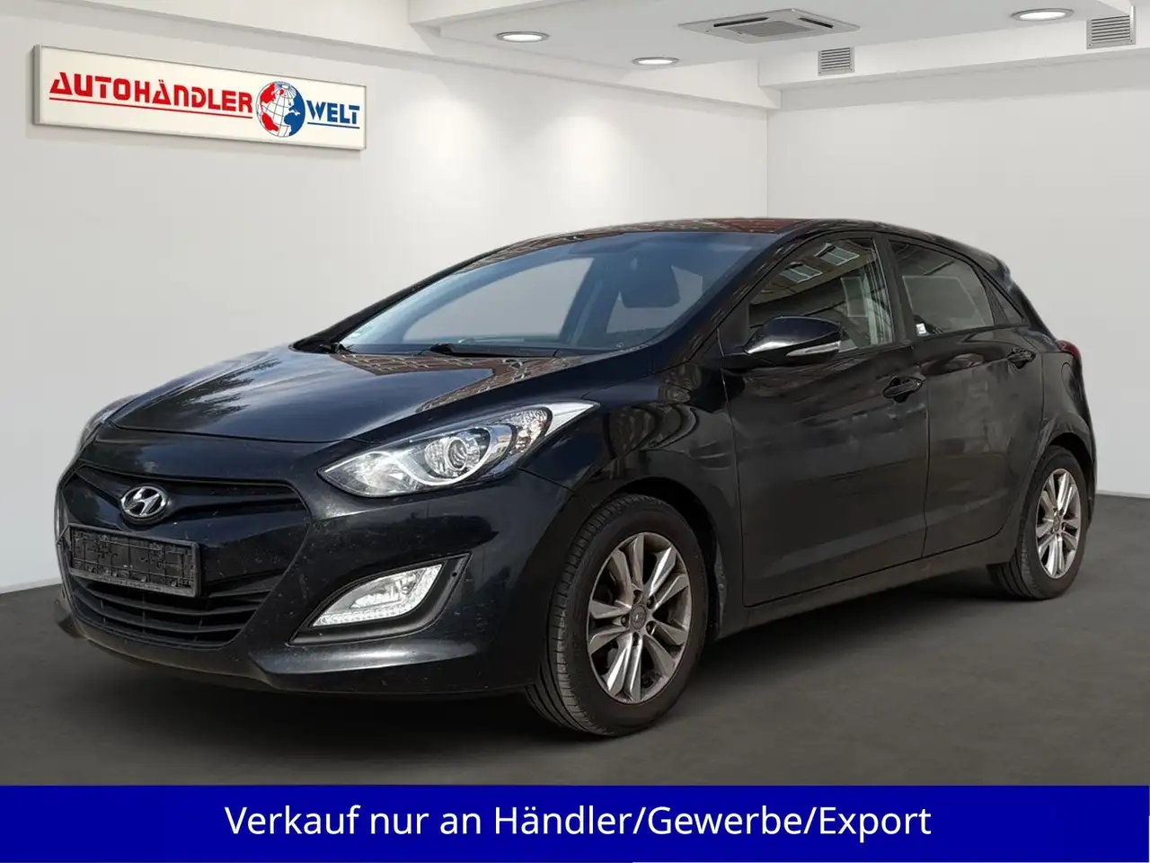 Hyundai i30 1.4i AAC SHZ Navi PDC — photo 1 of 17