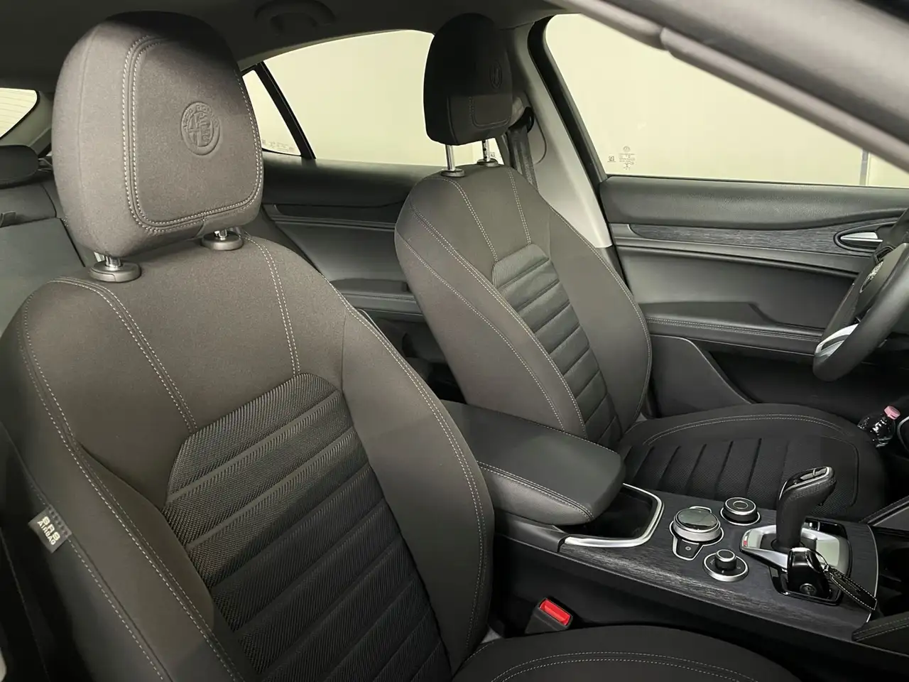 2021 Alfa Romeo Stelvio 2.2 TD AT8 RWD Business, photograph 12