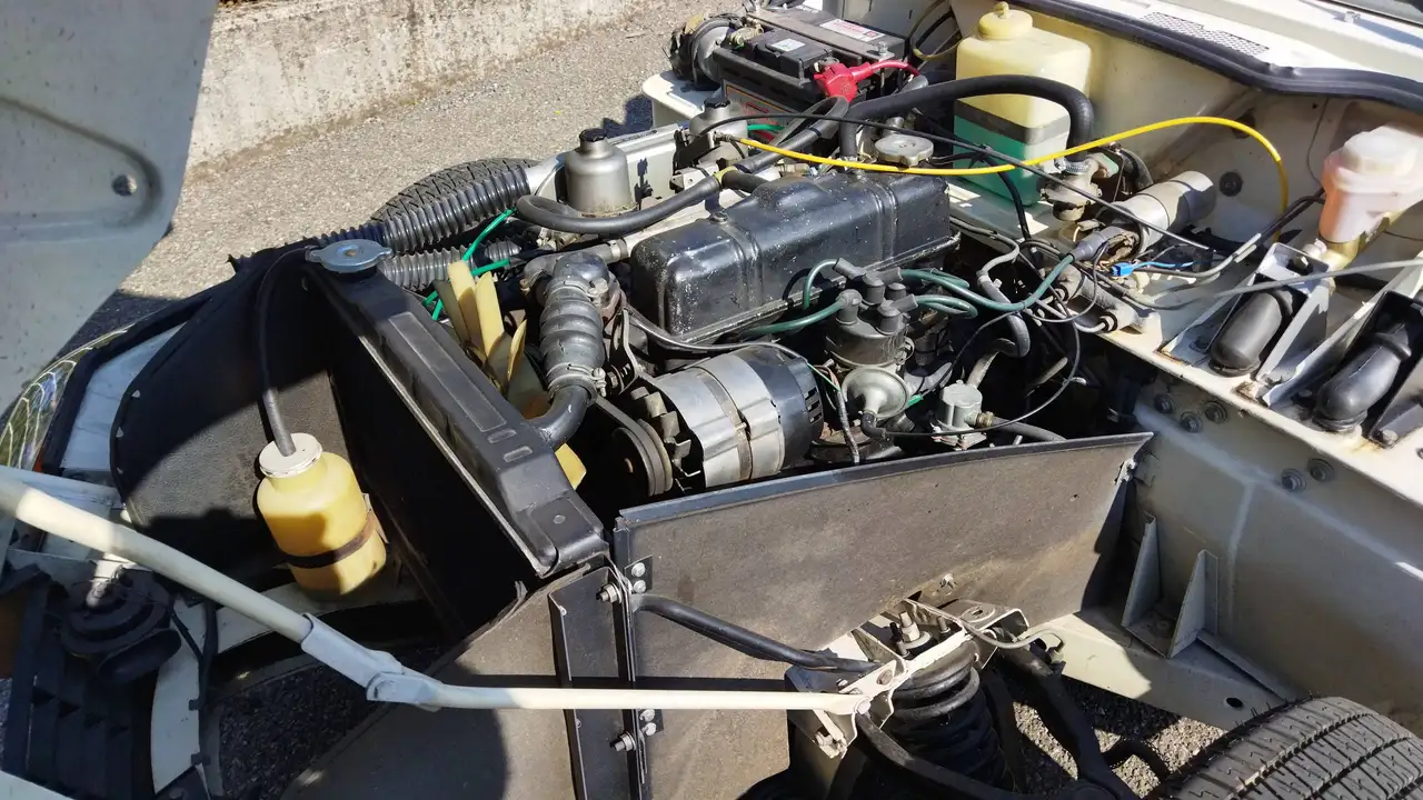 Triumph Spitfire 1500 — photo 1 of 9