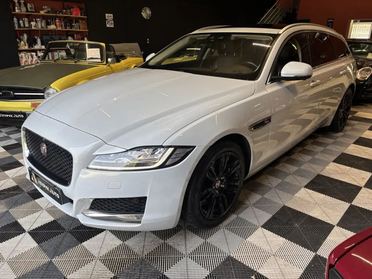 Jaguar XF Jaguar XF II SportBrake, 3.0 D V6 Portfolio Bva8 — photo 1 of 32