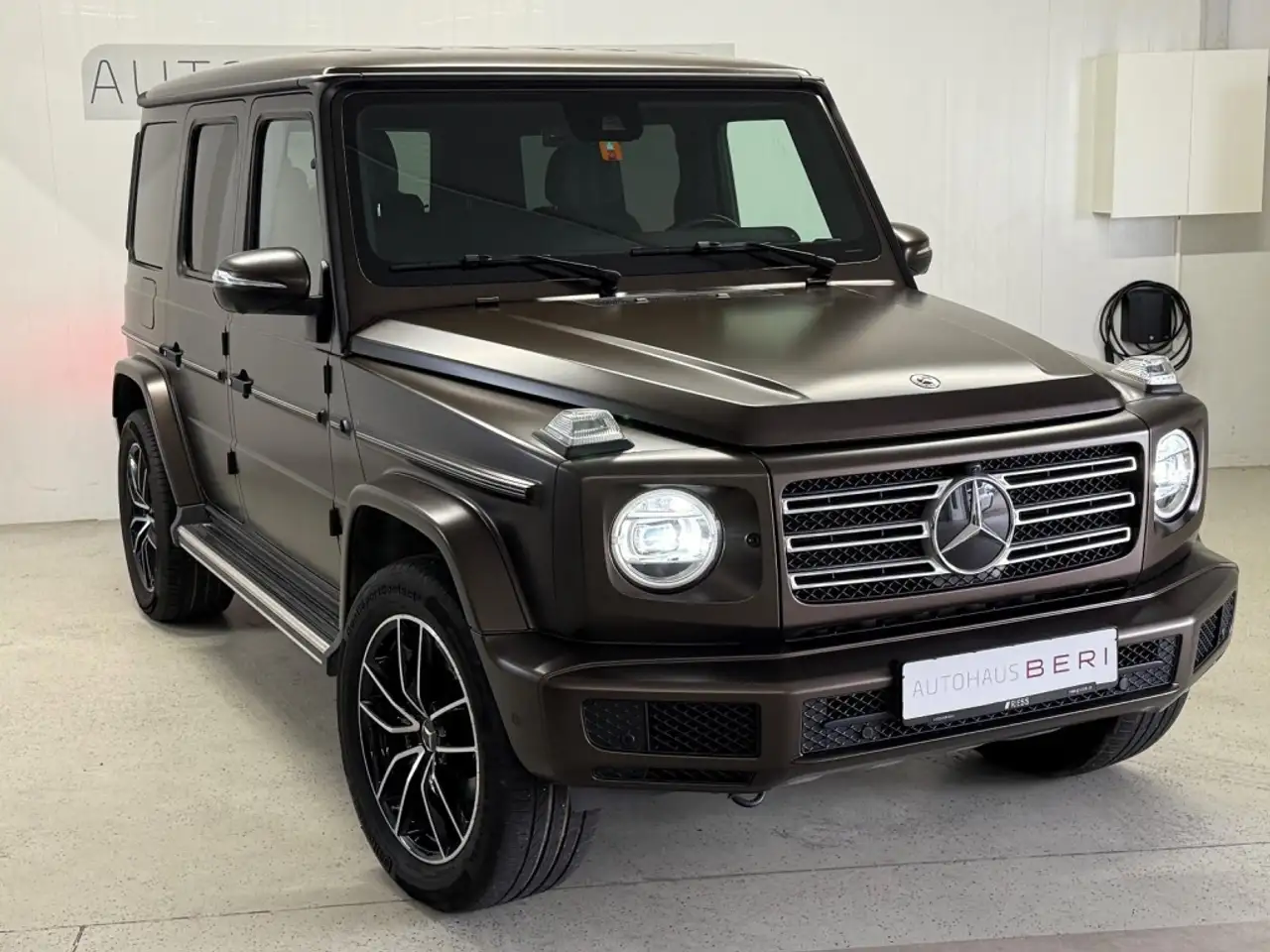 Mercedes-Benz G 400 d 4Matic 9G-Tronic — photo 1 of 15
