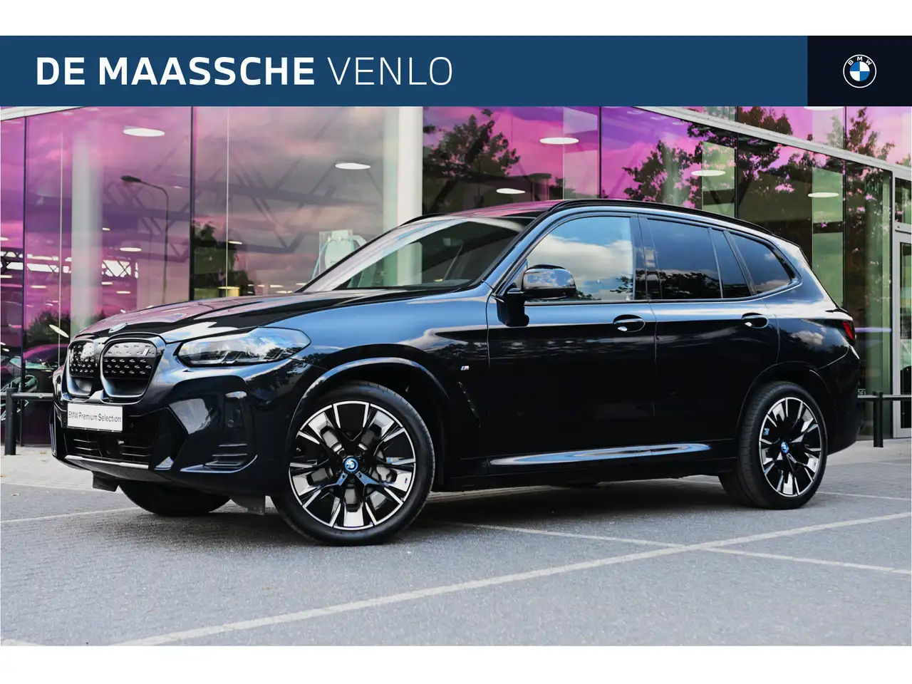 BMW iX3 High Executive / Panoramadak / Trekhaak / Comfort — photo 1 of 37