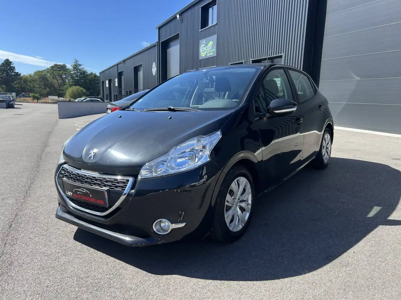 Peugeot 208 1.4 HDi FAP Access 5p — photo 1 of 15