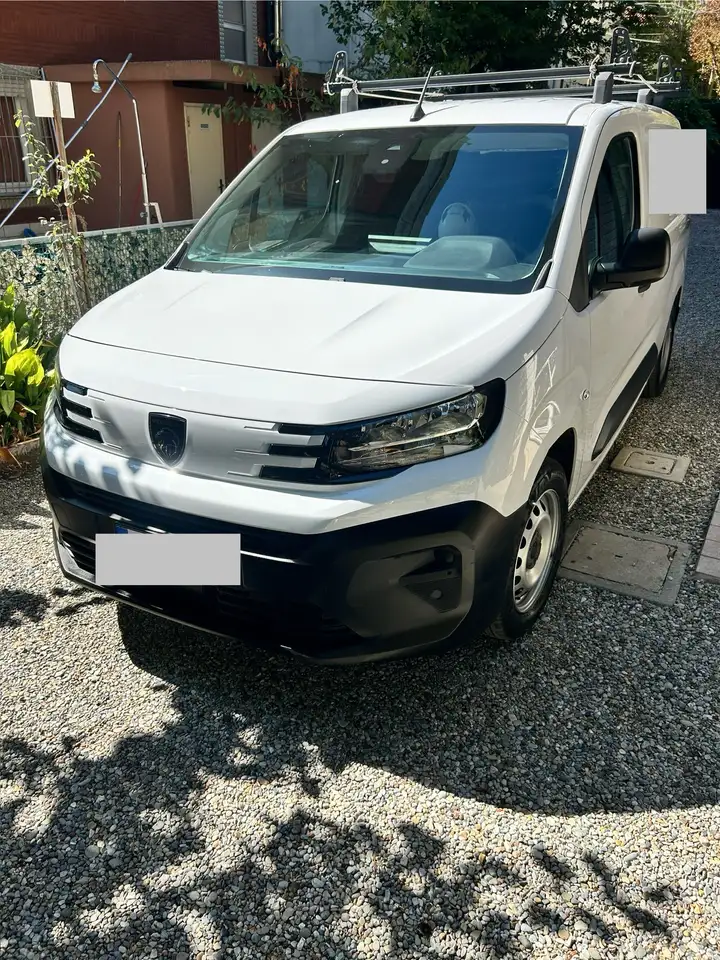 Peugeot Partner — photo 1 of 8