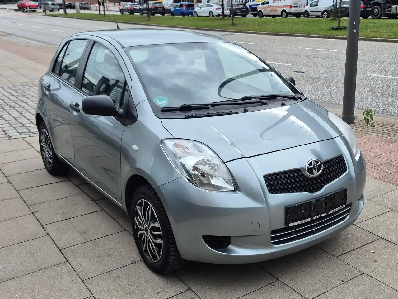 Toyota Yaris Cool*Mit Klimaanlage* — photo 1 of 15